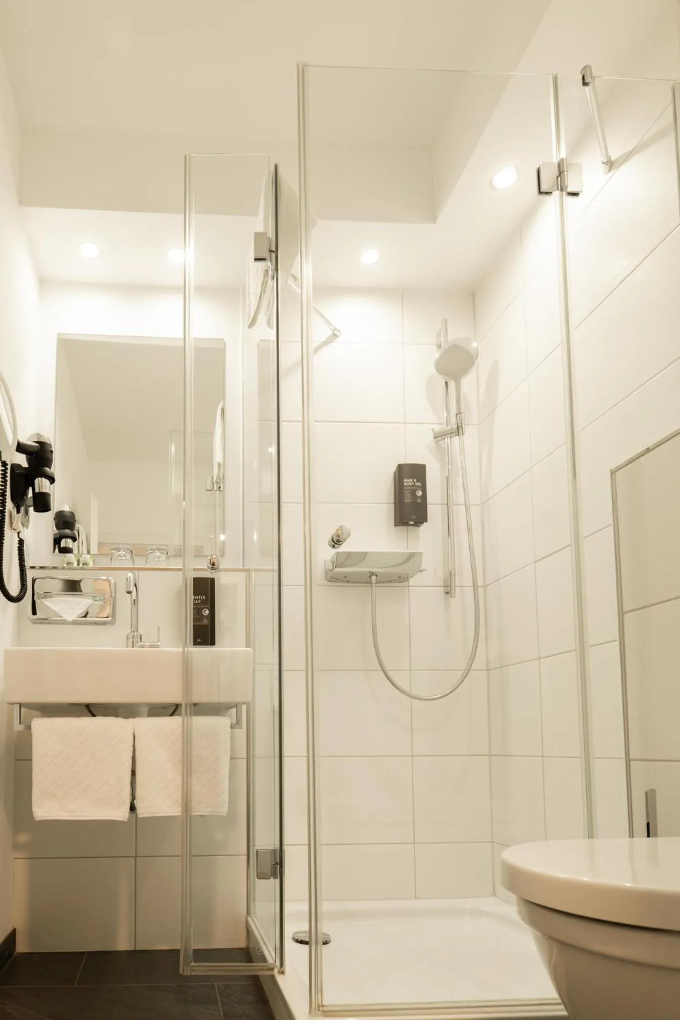 Shower in Turm Hotel