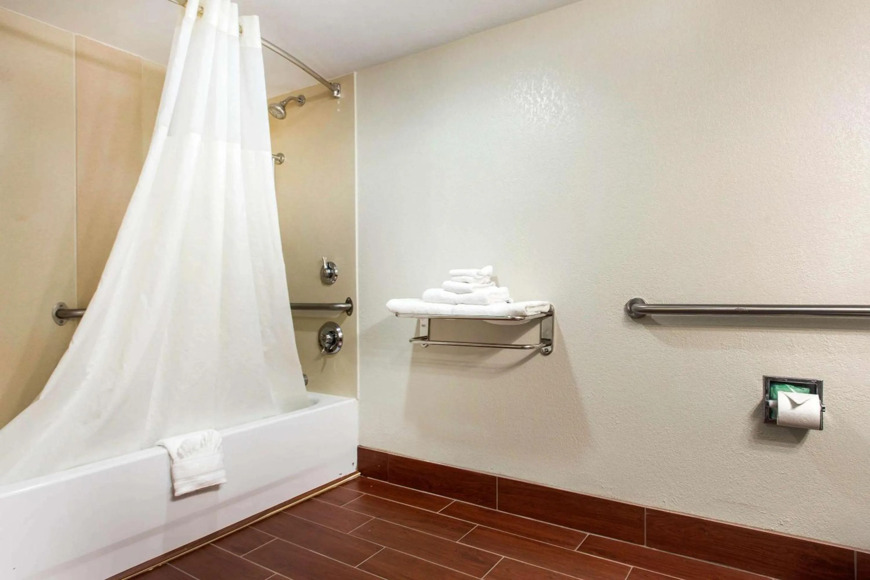 Bedroom in Quality Inn Black Mountain-Asheville East