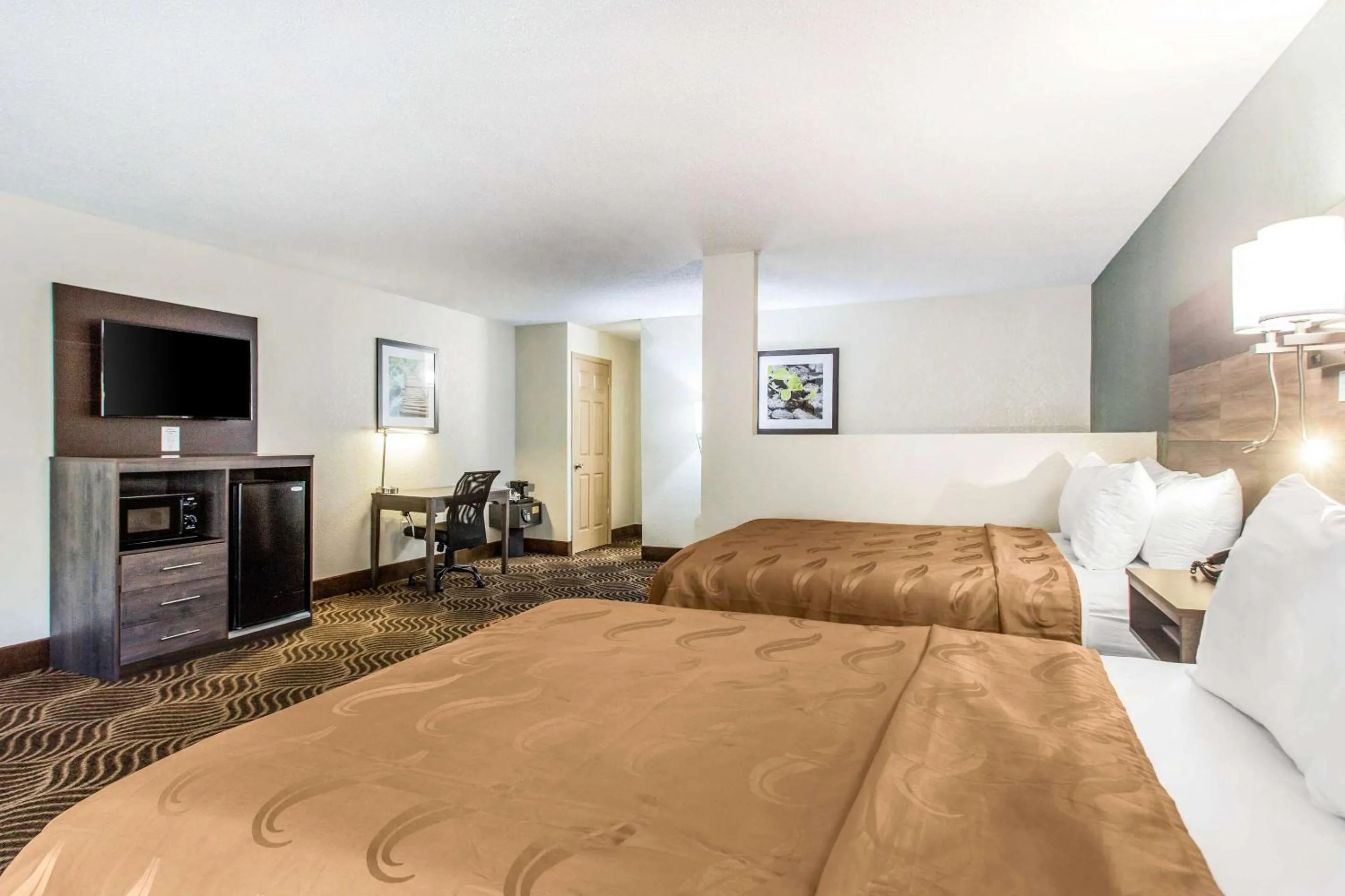 Bedroom, Bed in Quality Inn Black Mountain-Asheville East