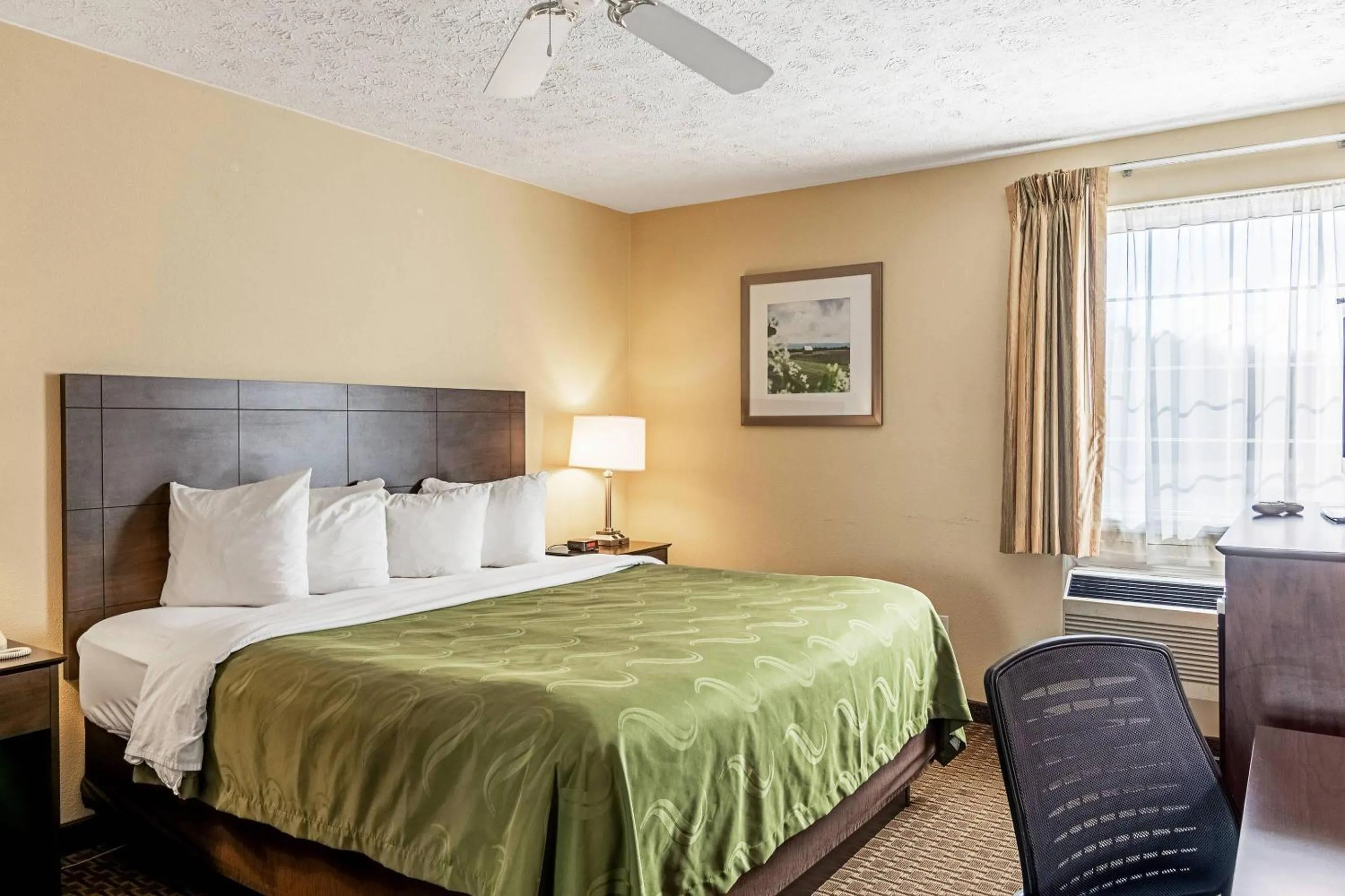 Bedroom, Bed in Quality Inn Burkeville Hwy 360 & 460