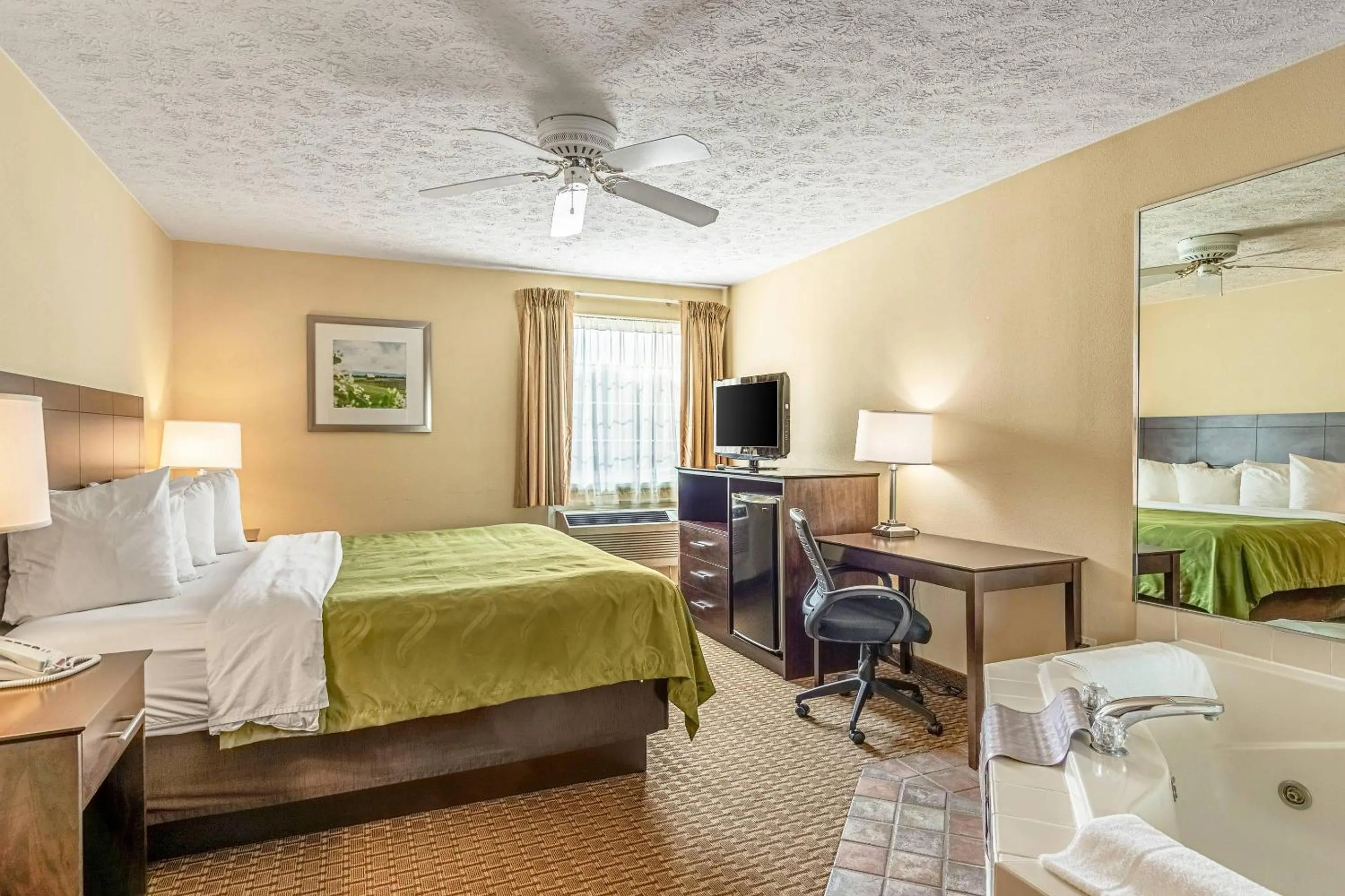 Bedroom, Bed in Quality Inn Burkeville Hwy 360 & 460