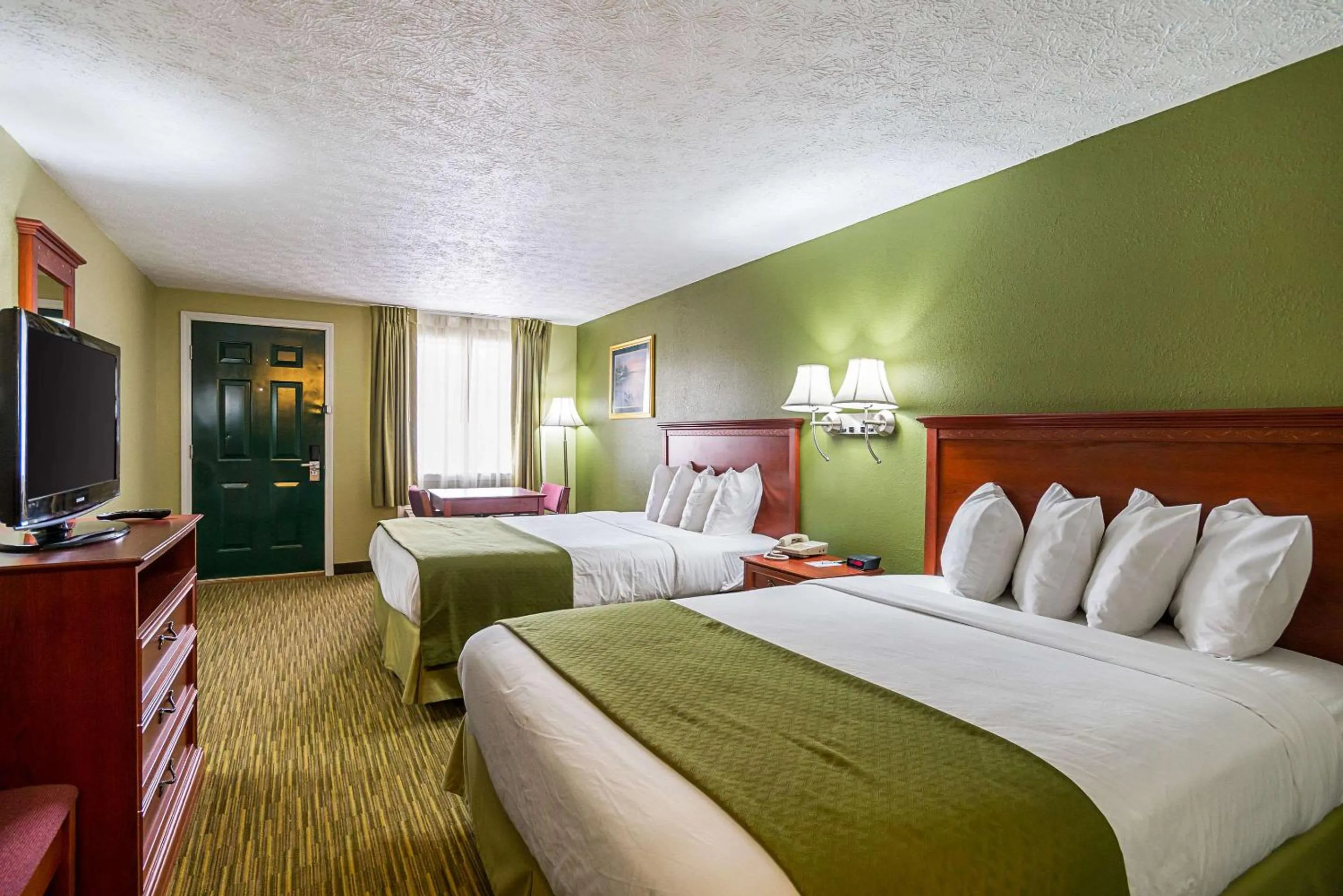 Bedroom, Bed in Quality Inn Weston