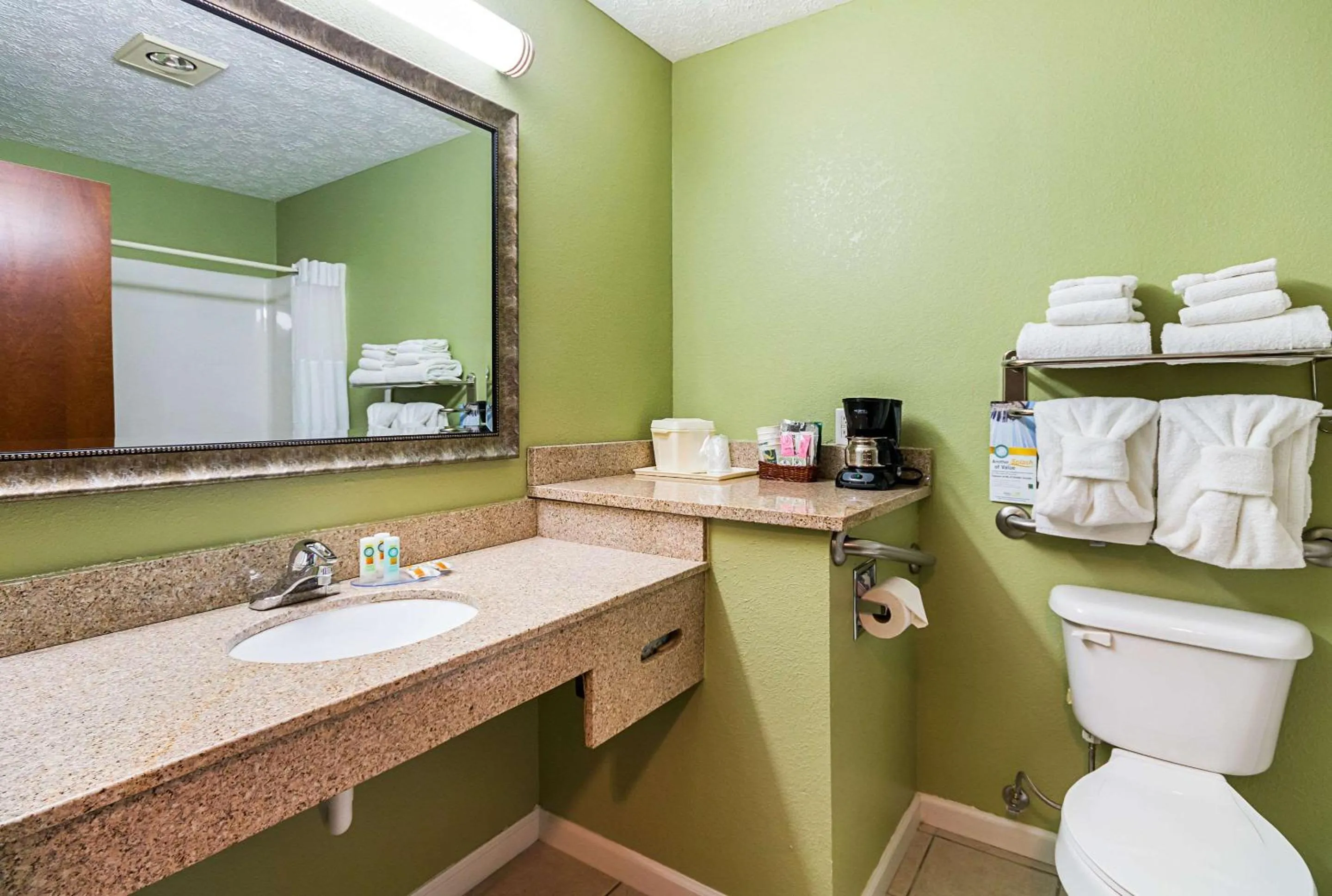 Bathroom in Quality Inn Weston