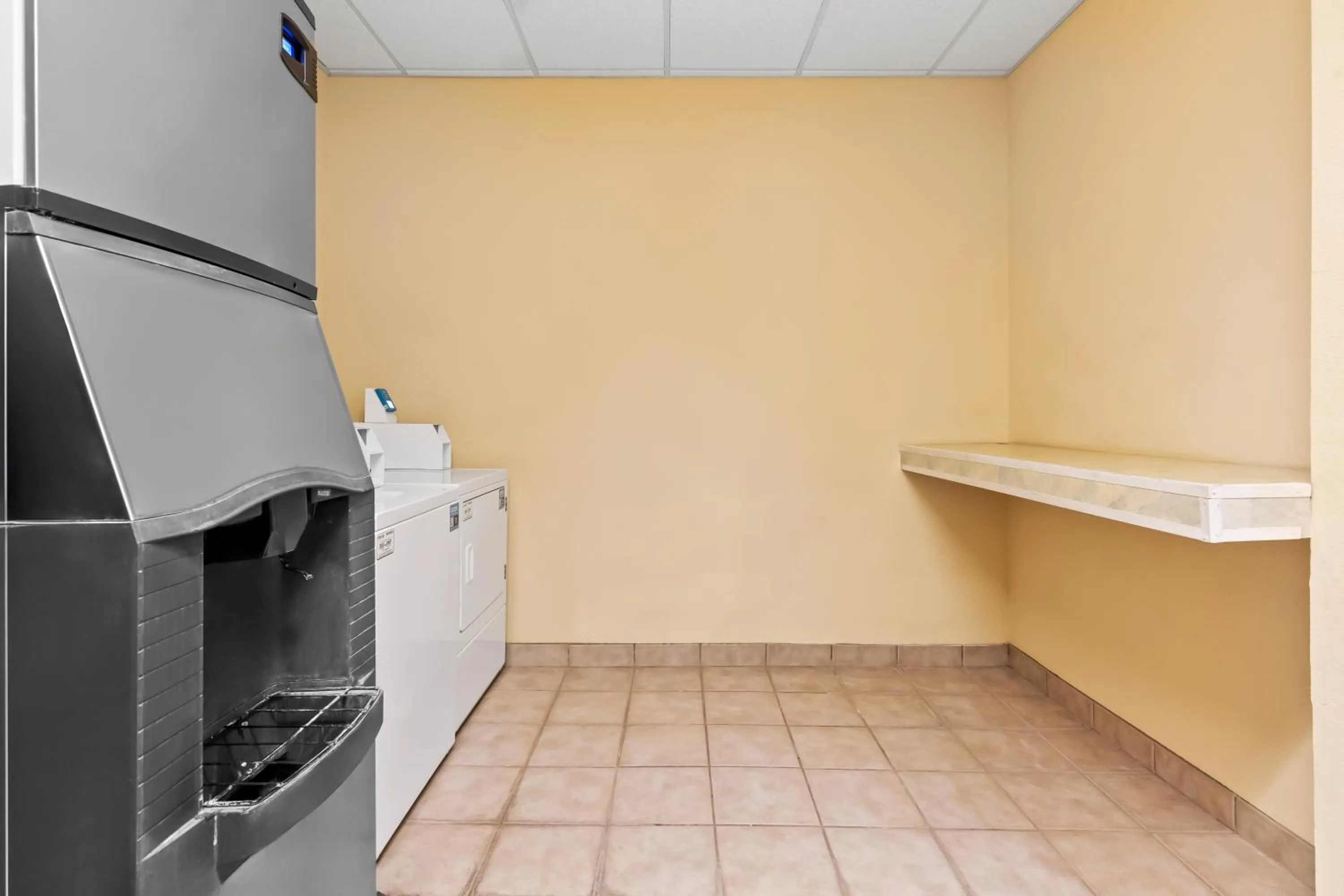 laundry in Comfort Inn & Suites Elk City South