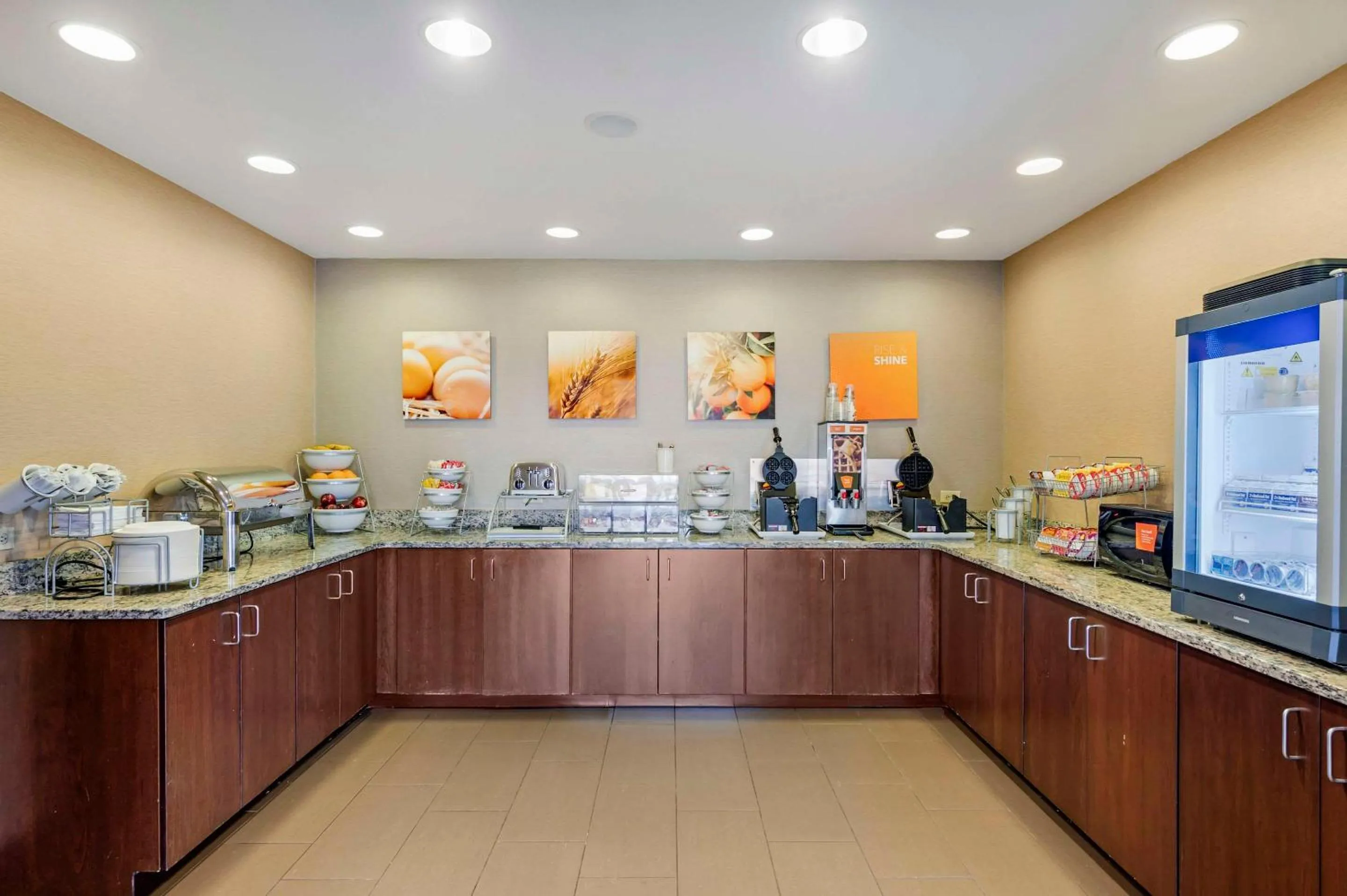 Breakfast in Comfort Inn & Suites