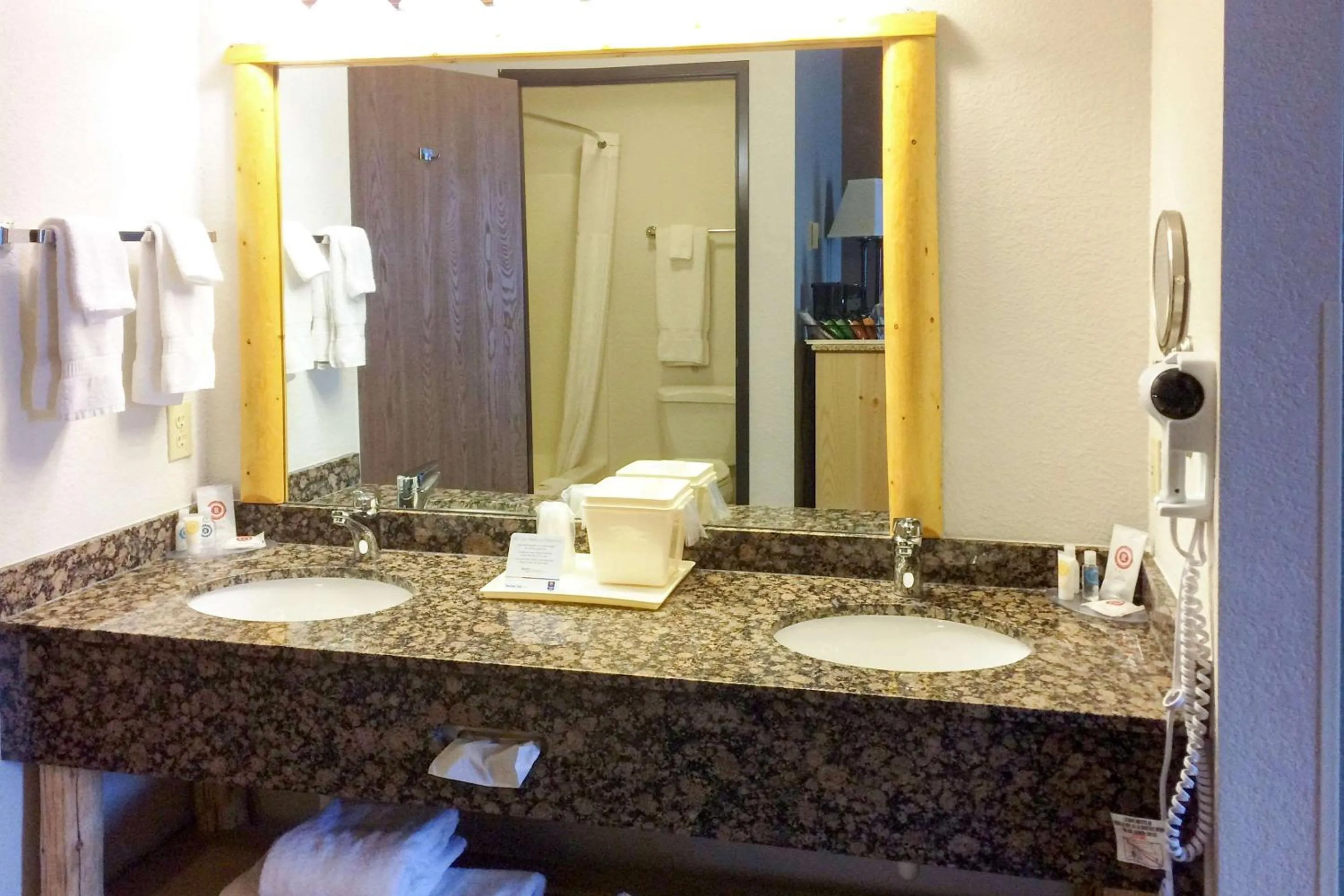 Bathroom in The Antler Lodge - Gardiner