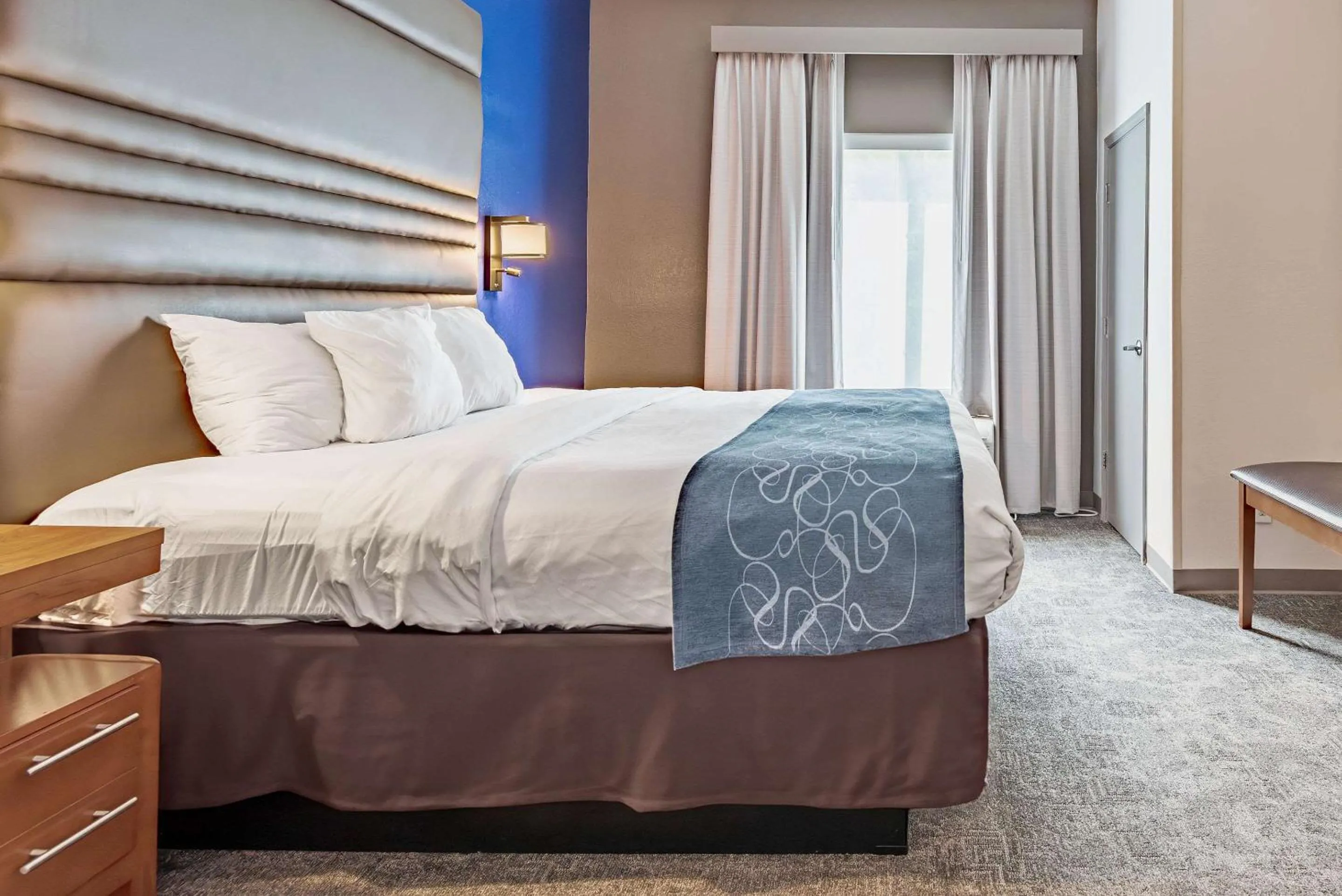 Bedroom, Bed in Comfort Suites Denham Springs