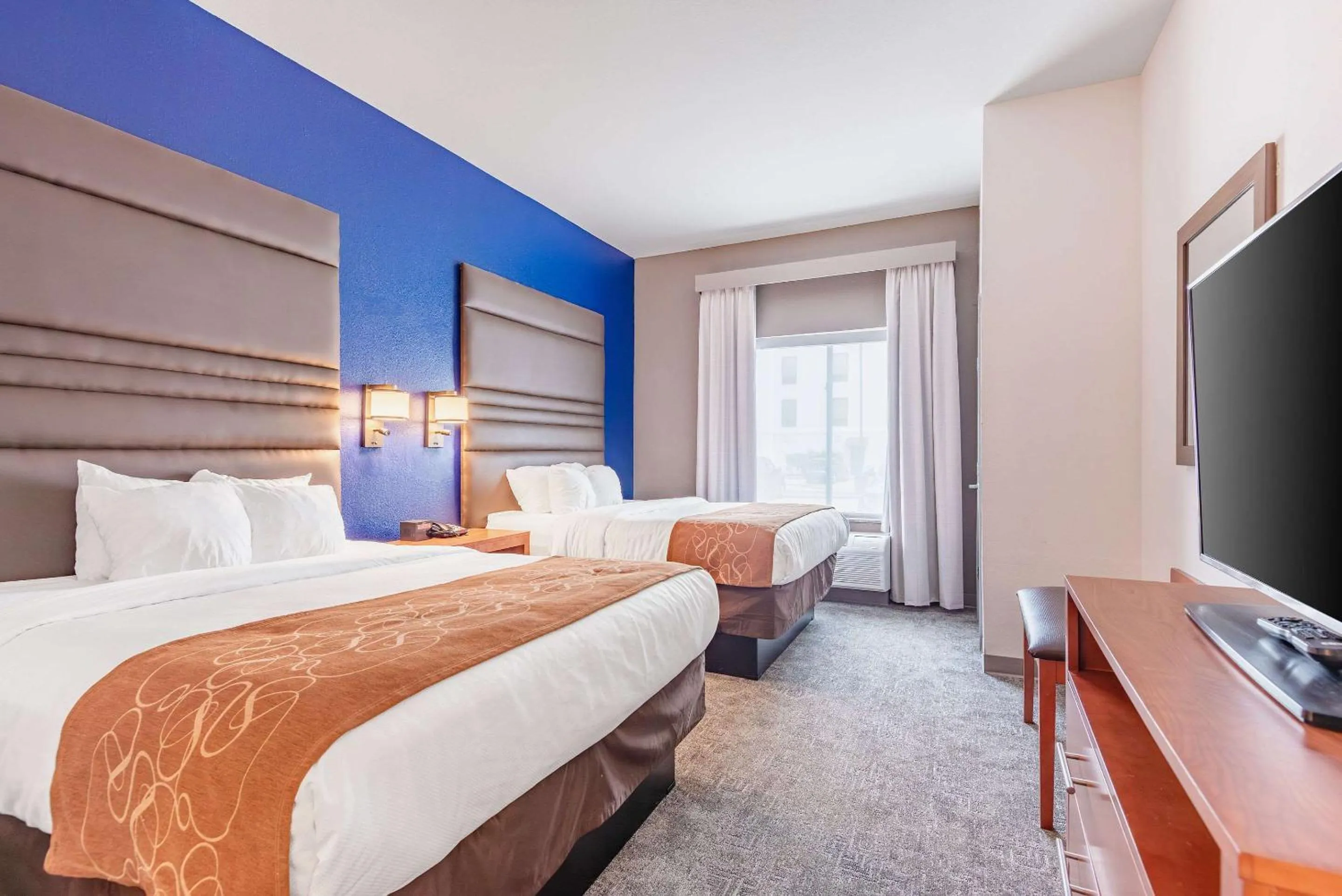 Bedroom, Bed in Comfort Suites Denham Springs