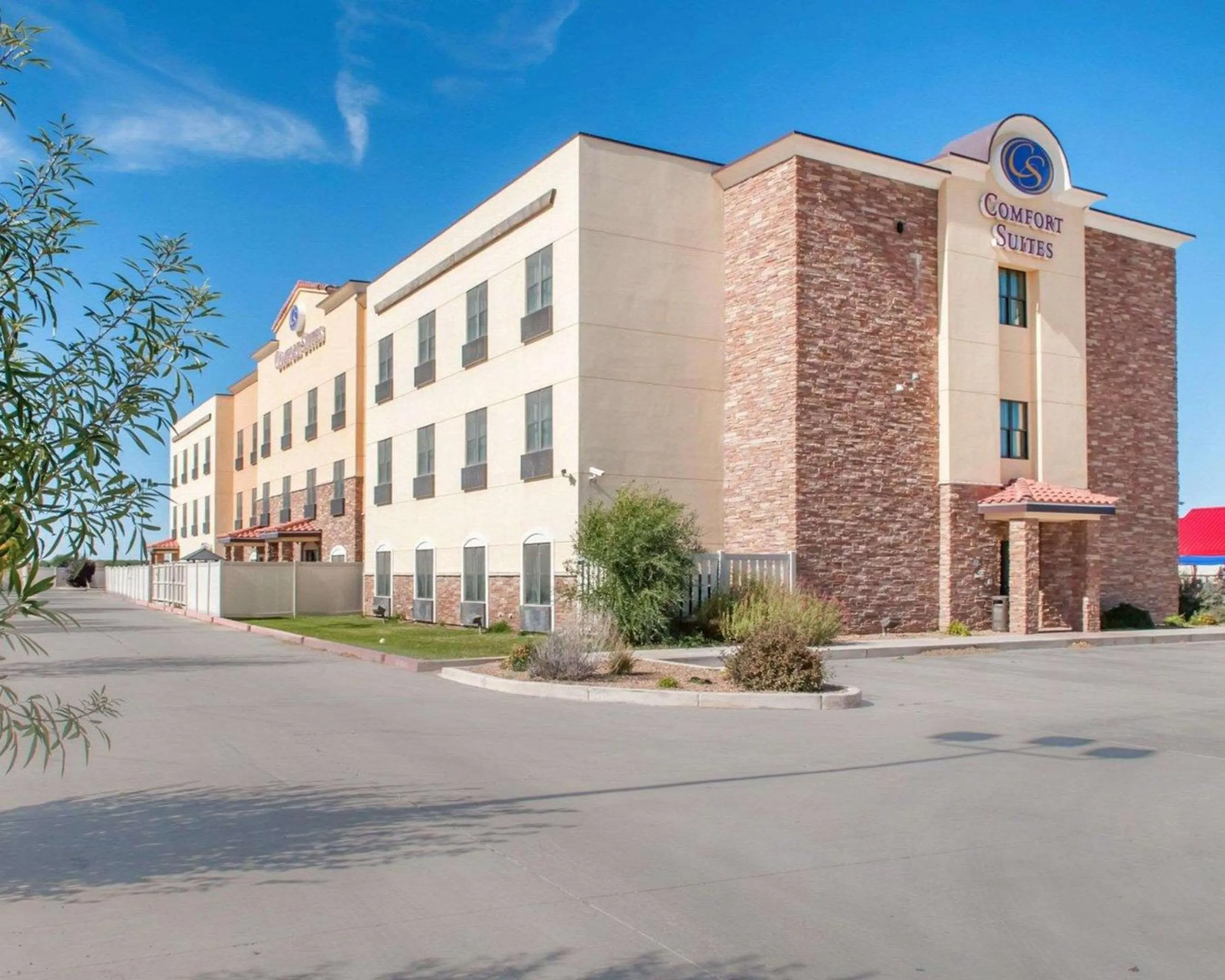 Property building in Comfort Suites Roswell North