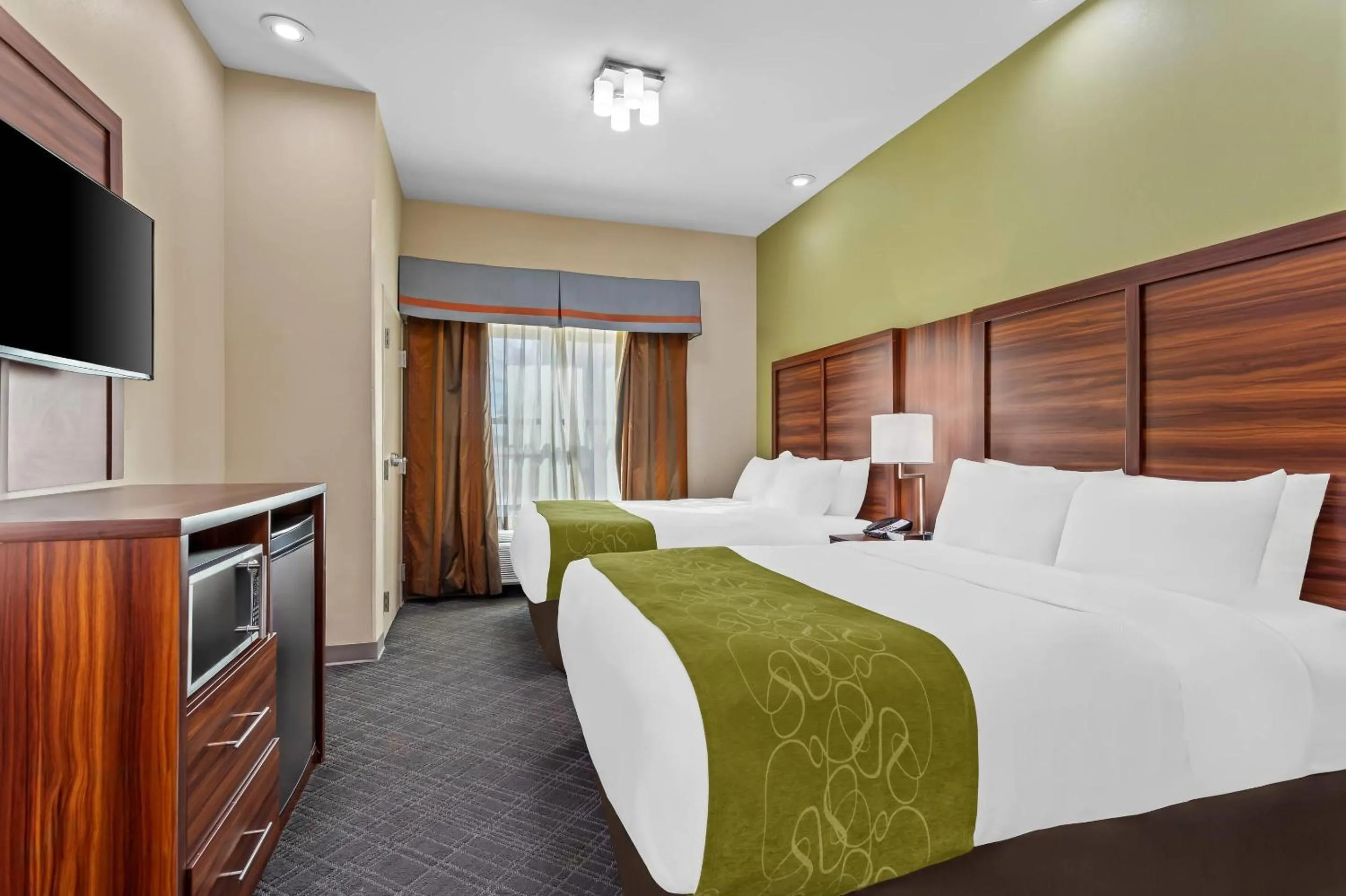 Bedroom, Bed in Comfort Suites Roswell North