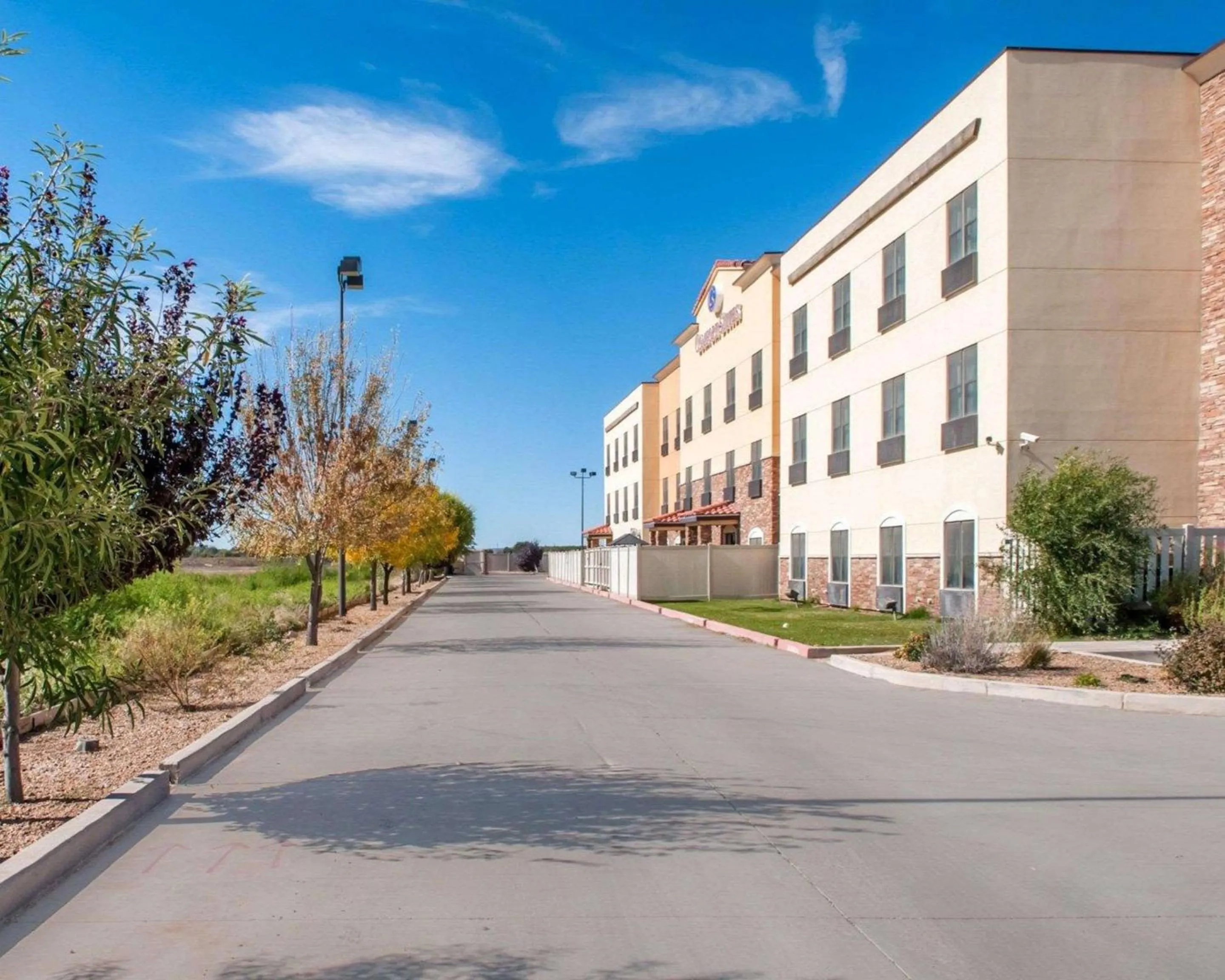 Property building in Comfort Suites Roswell North