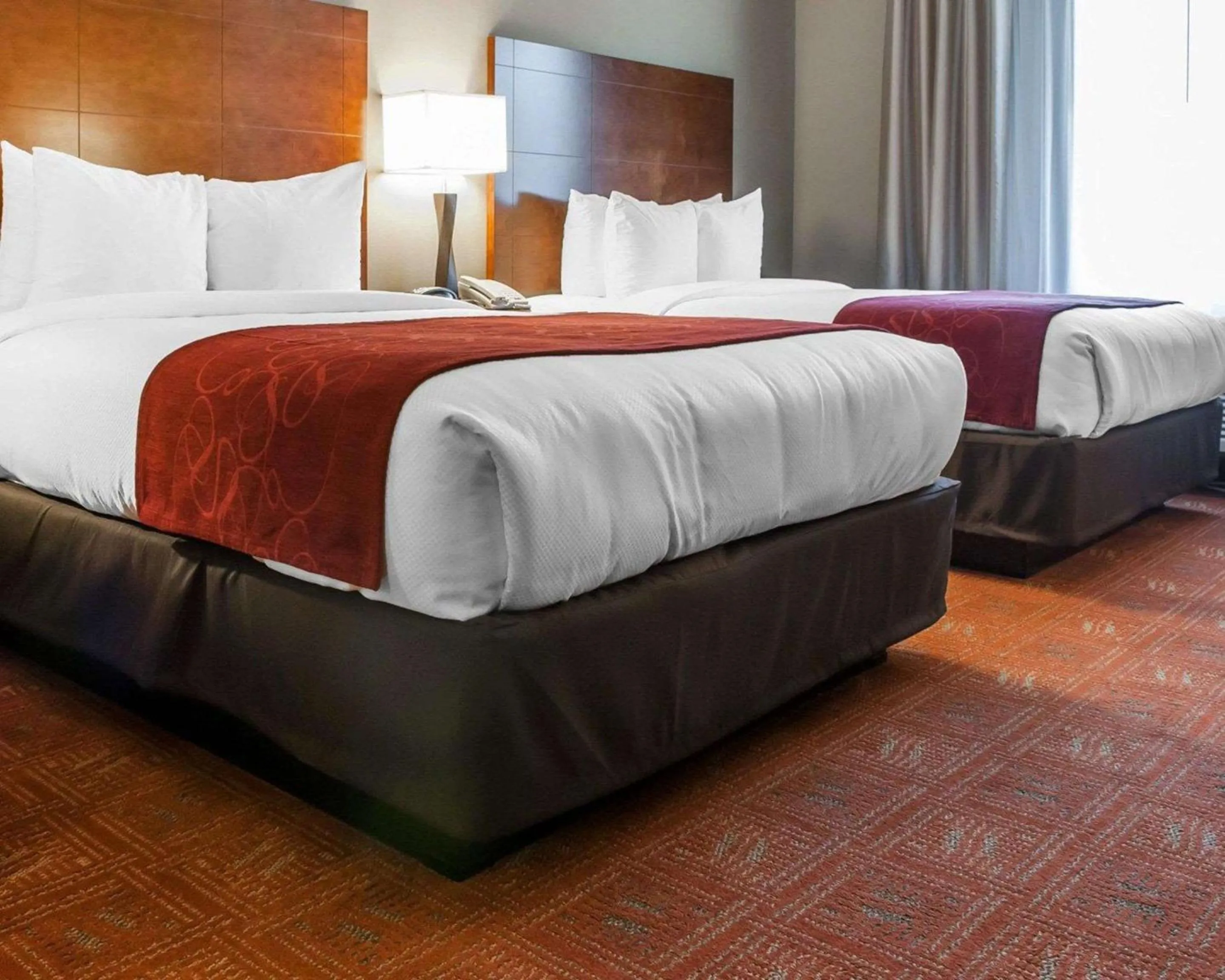 Bedroom, Bed in Comfort Suites Farmington