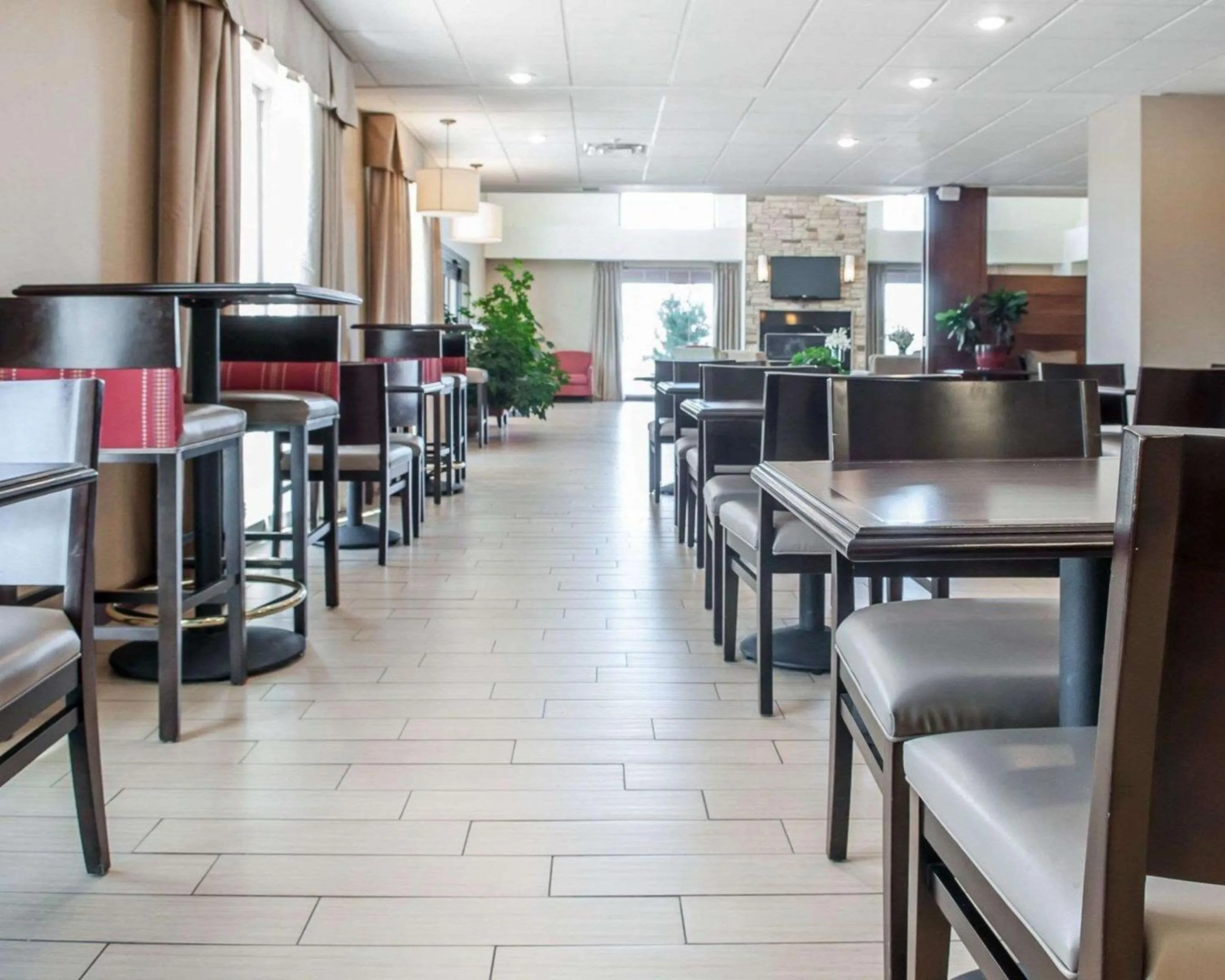 Breakfast in Comfort Suites Farmington