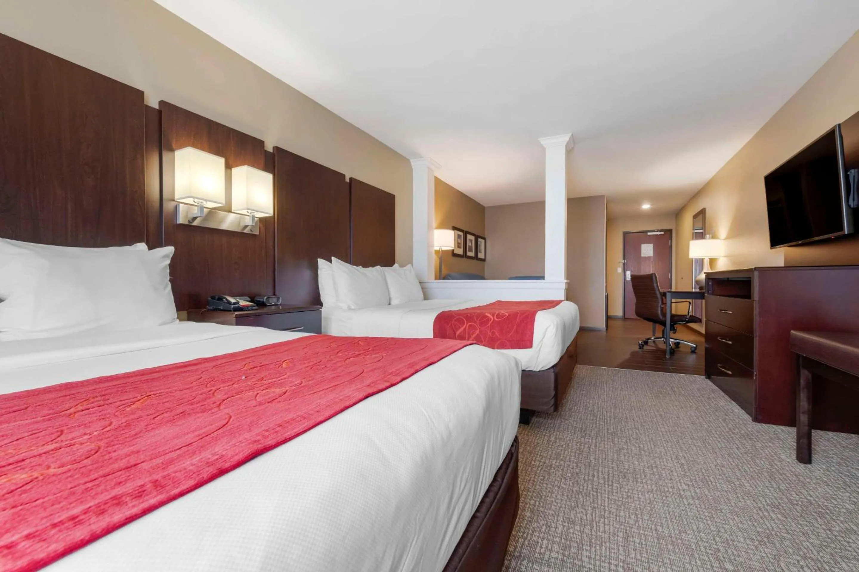 Bedroom, Bed in Comfort Suites & Conference Center