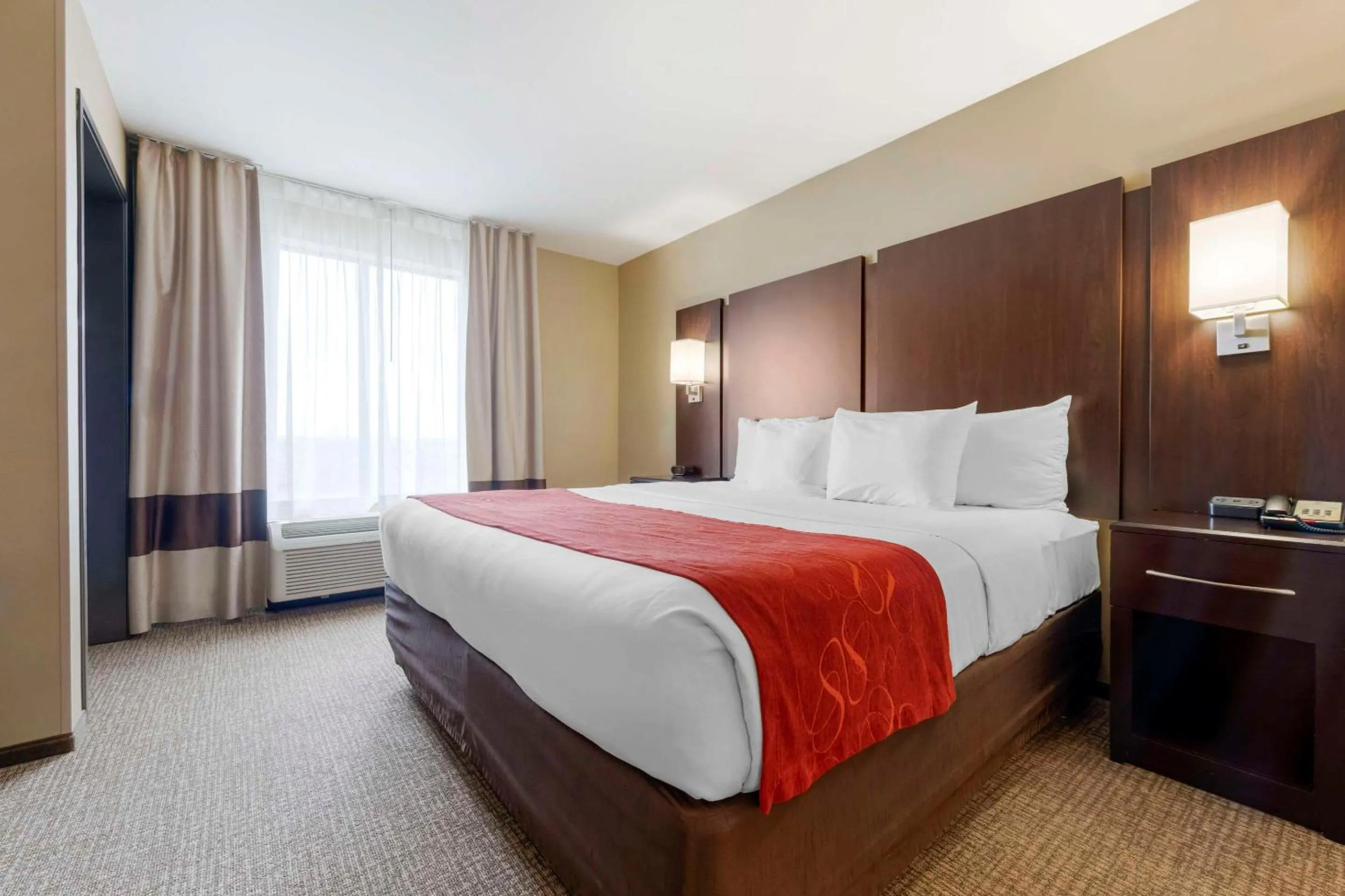 Bedroom, Bed in Comfort Suites & Conference Center