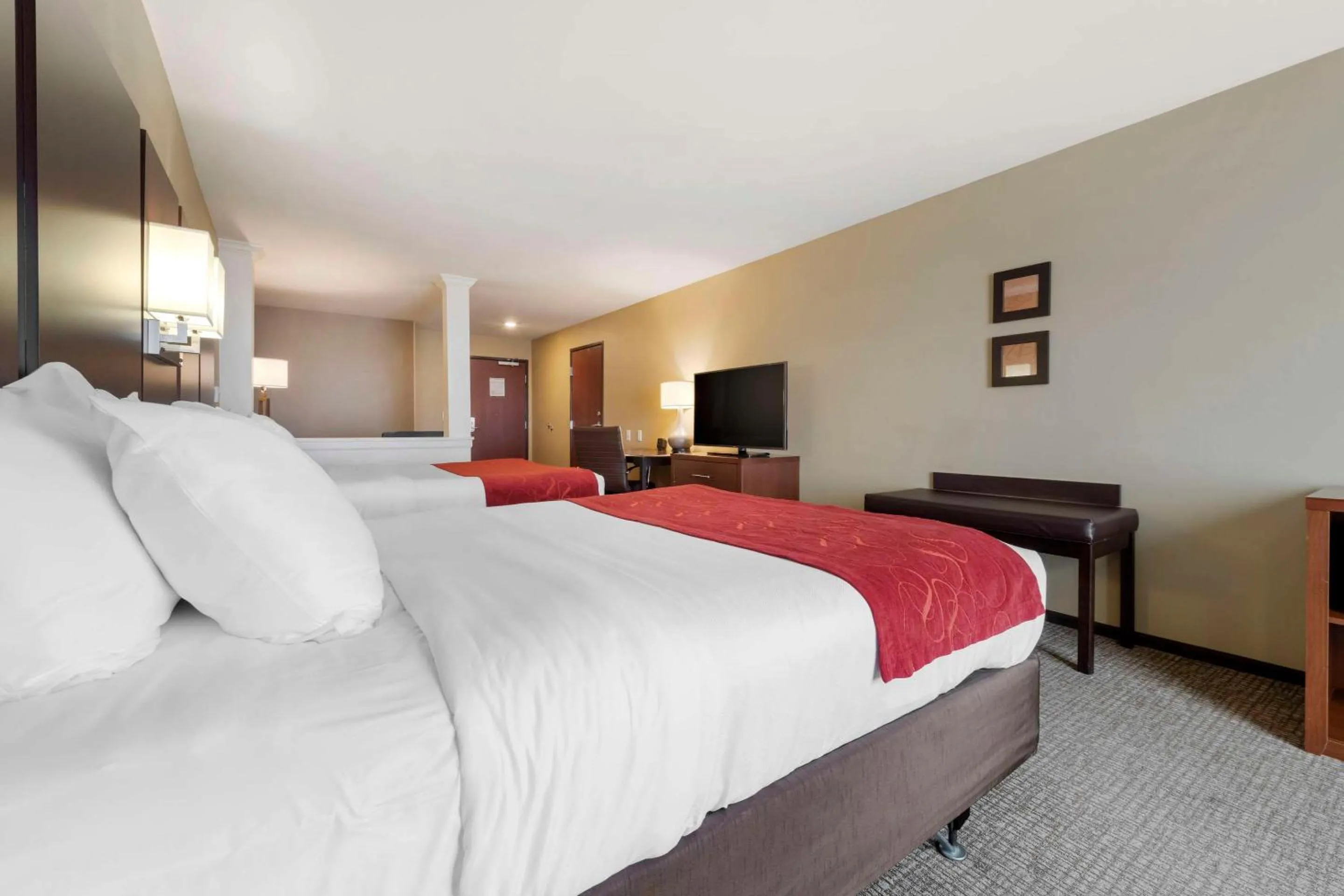 Bedroom, Bed in Comfort Suites & Conference Center