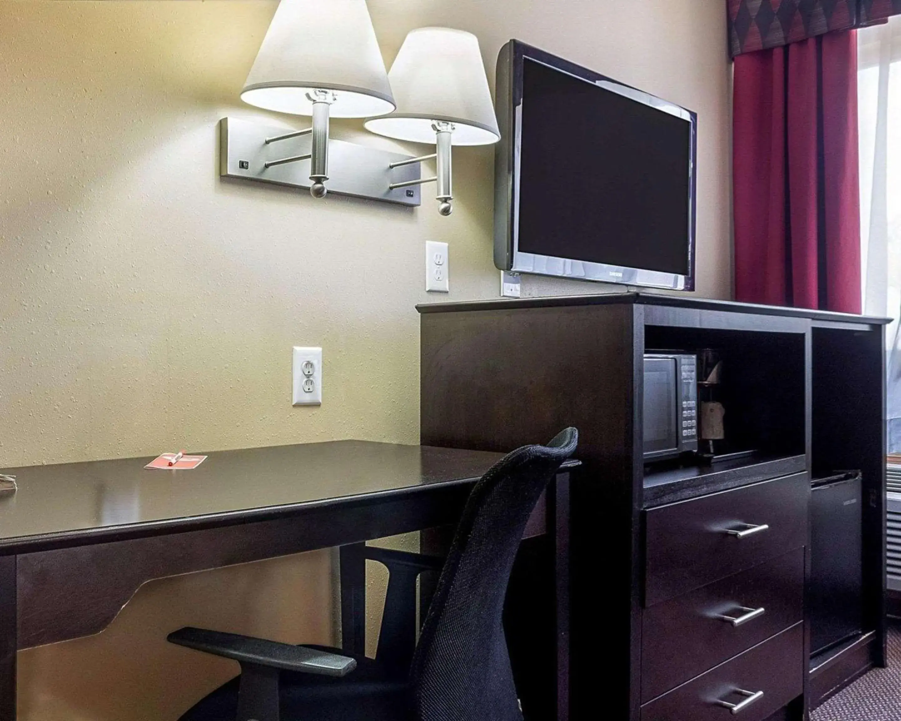 Double Room with Two Double Beds - Non-Smoking in Econo Lodge Double Room with Two Double Beds - Non-Smoking in Econo Lodge