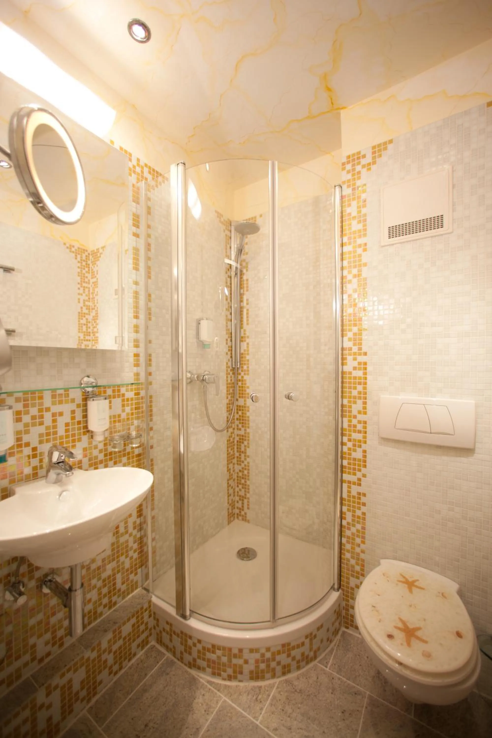 Shower in PARK VILLA zentral am Mittelrhein Zimmer&Apartments Self check in Aparthotel