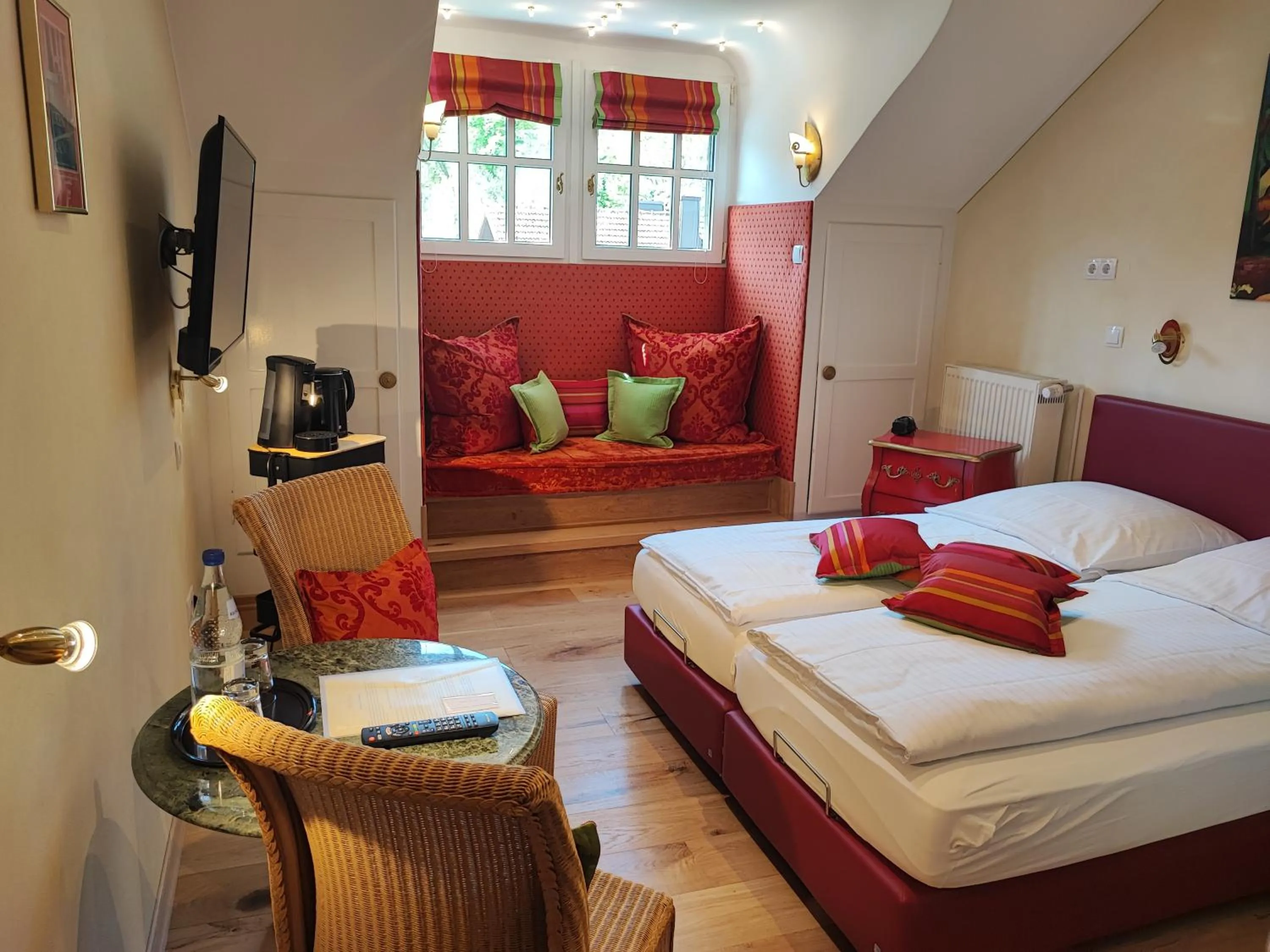 Photo of the whole room, Bed in PARK VILLA zentral am Mittelrhein Zimmer&Apartments Self check in Aparthotel