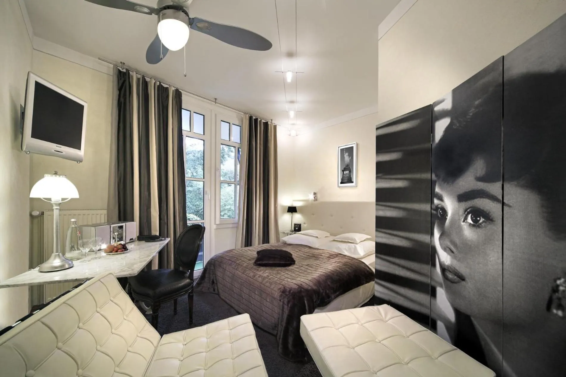 Photo of the whole room, Bed in PARK VILLA zentral am Mittelrhein Zimmer&Apartments Self check in Aparthotel