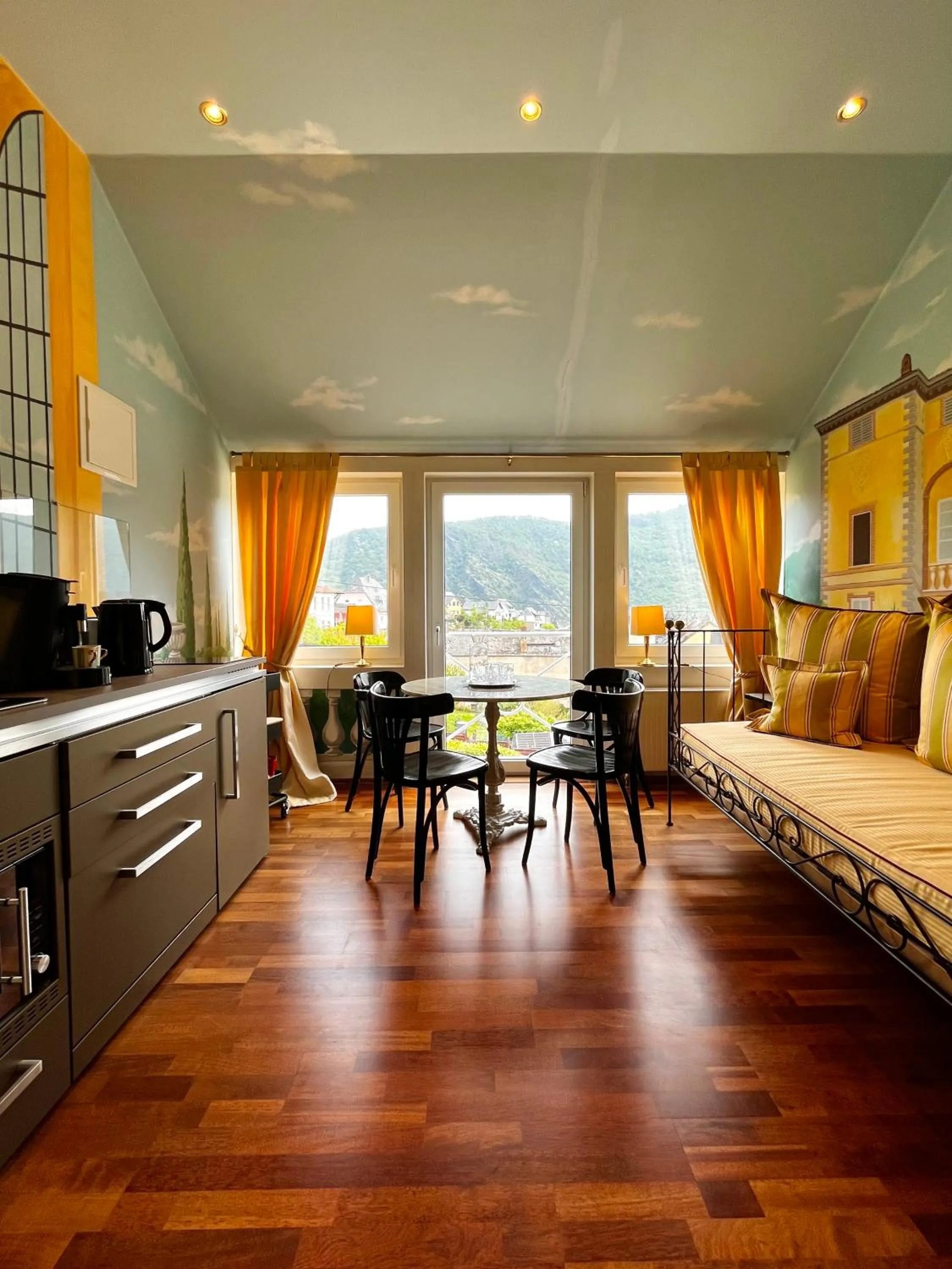 Photo of the whole room in PARK VILLA zentral am Mittelrhein Zimmer&Apartments Self check in Aparthotel