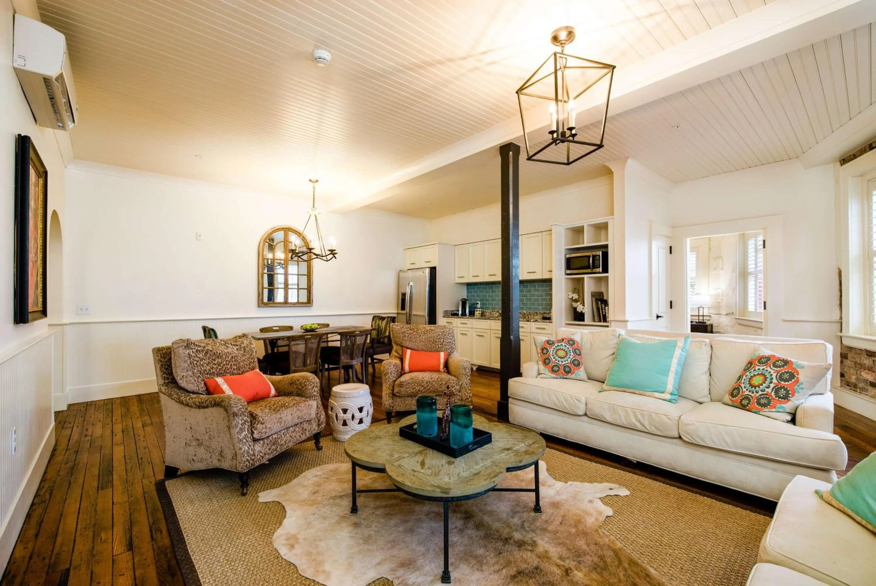 Living room in Hotel Florence, Tapestry Collection by Hilton