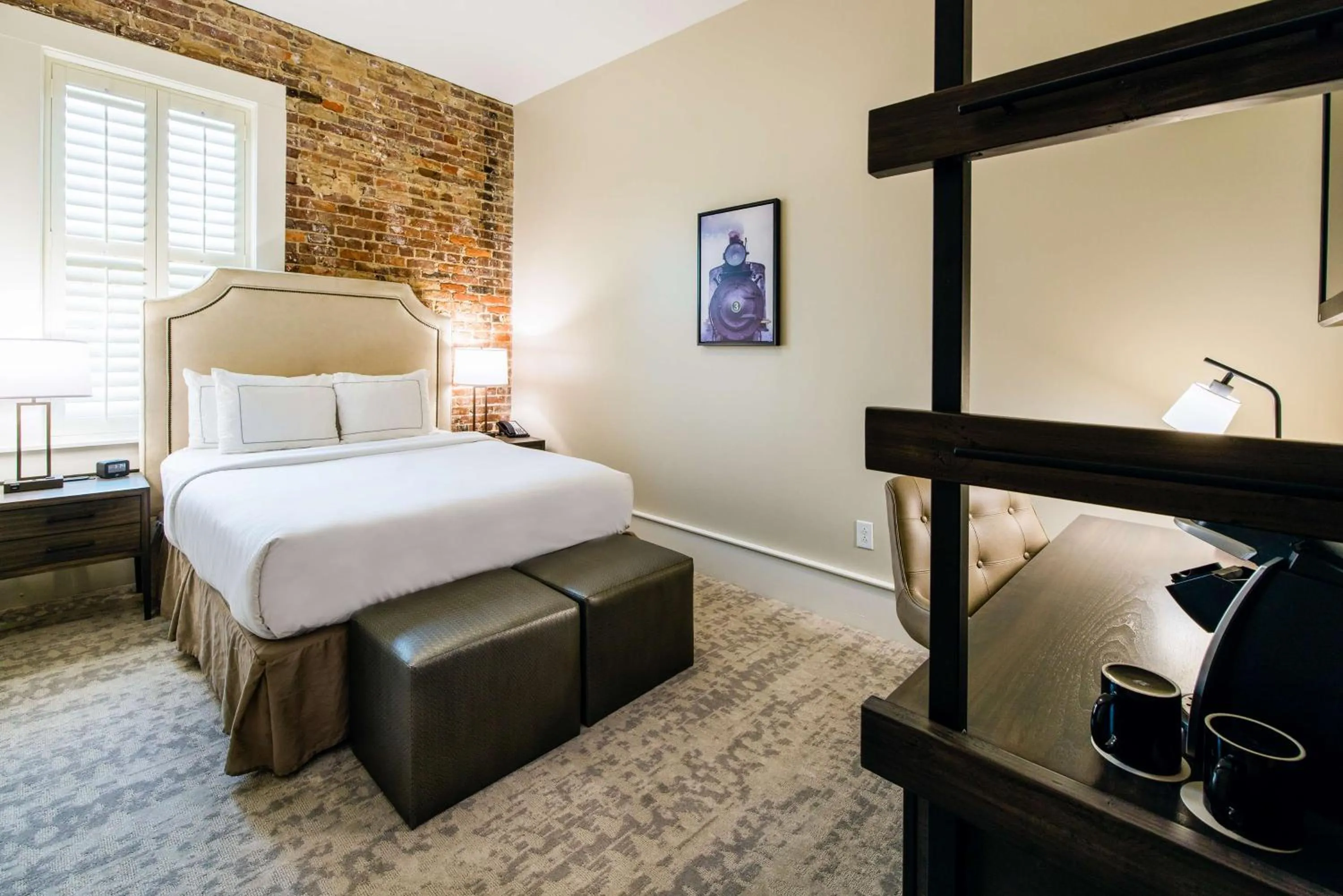 Bedroom, Bed in Hotel Florence, Tapestry Collection by Hilton