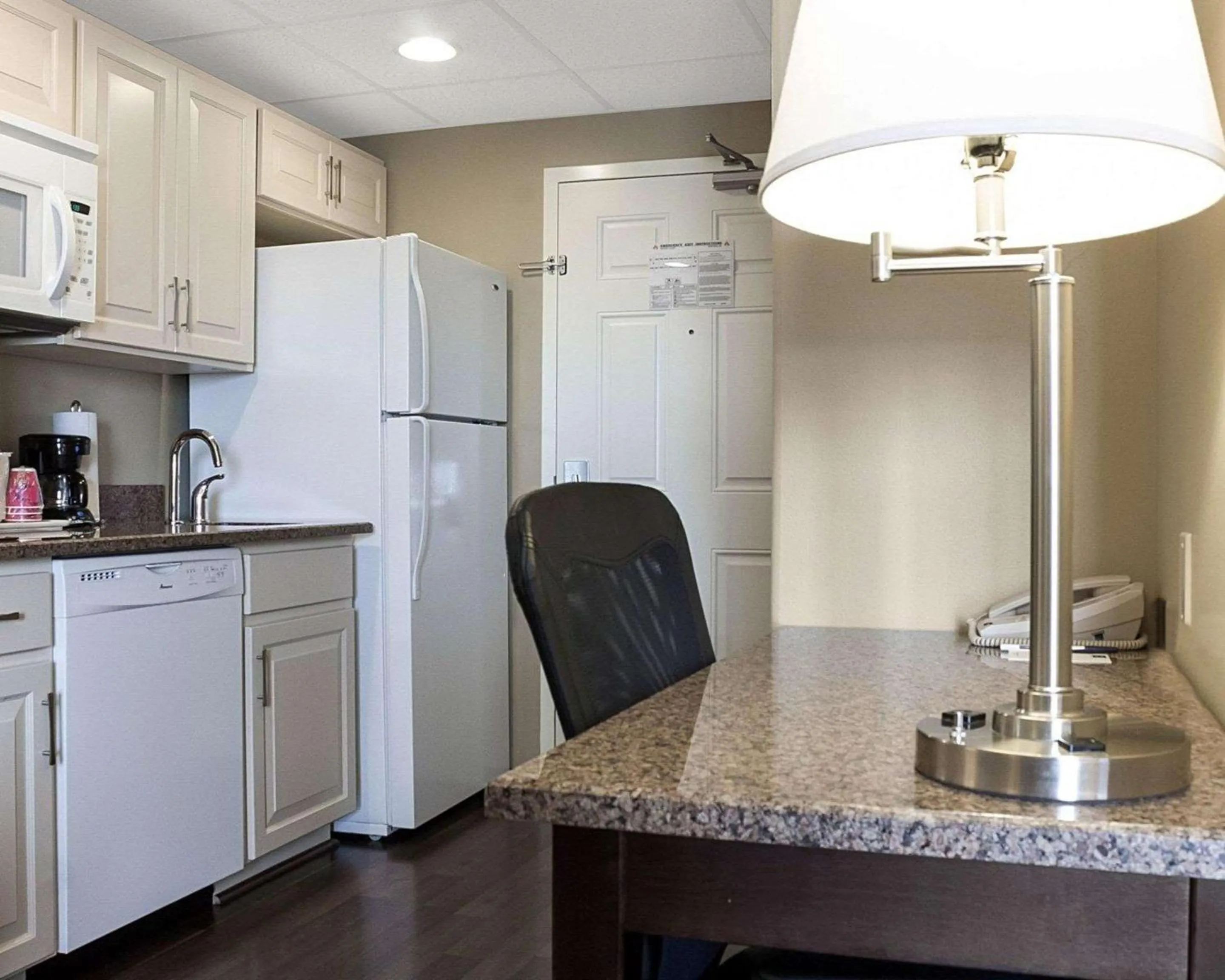 Kitchen or kitchenette in MainStay Suites Bismarck