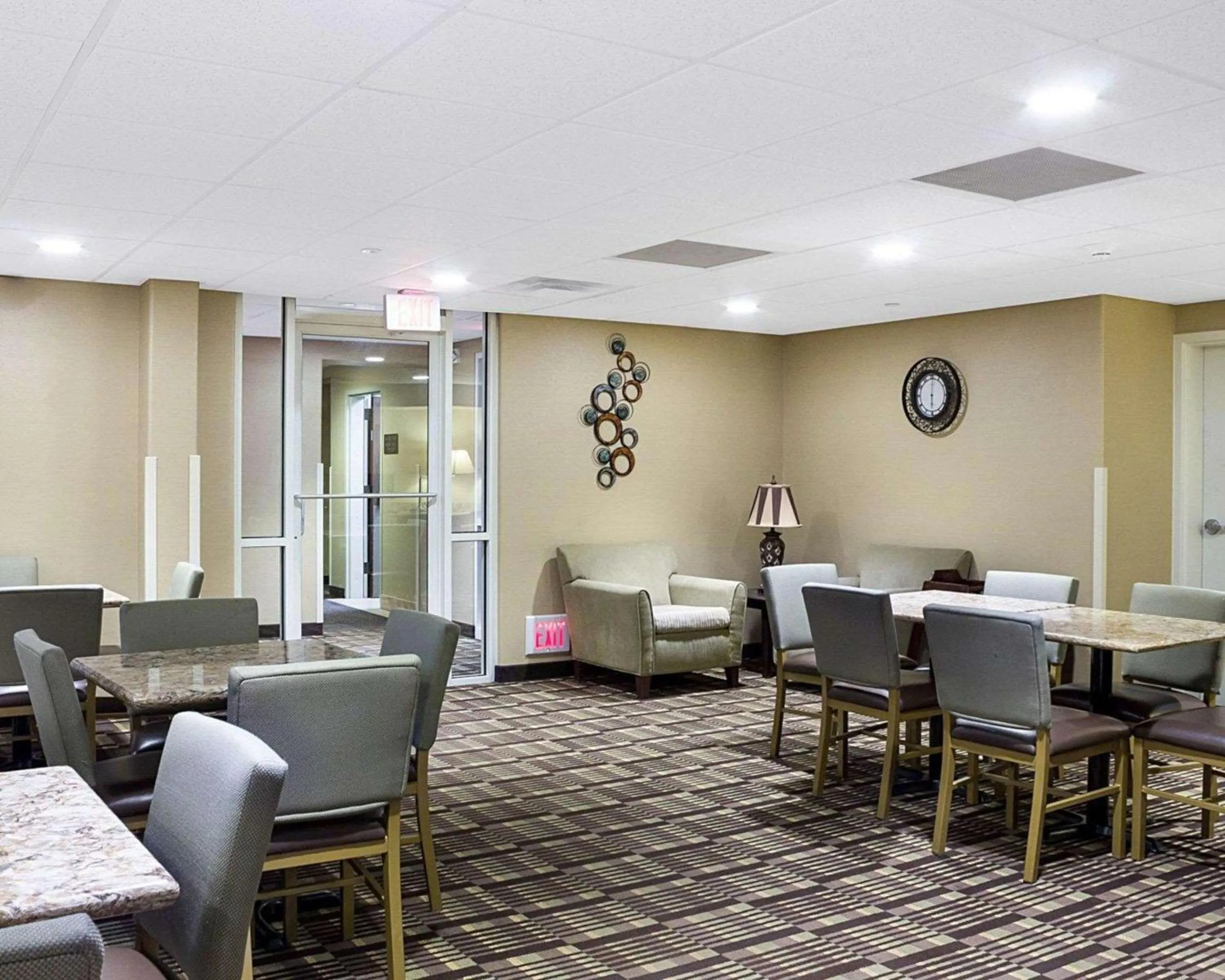 Restaurant/places to eat in MainStay Suites Bismarck