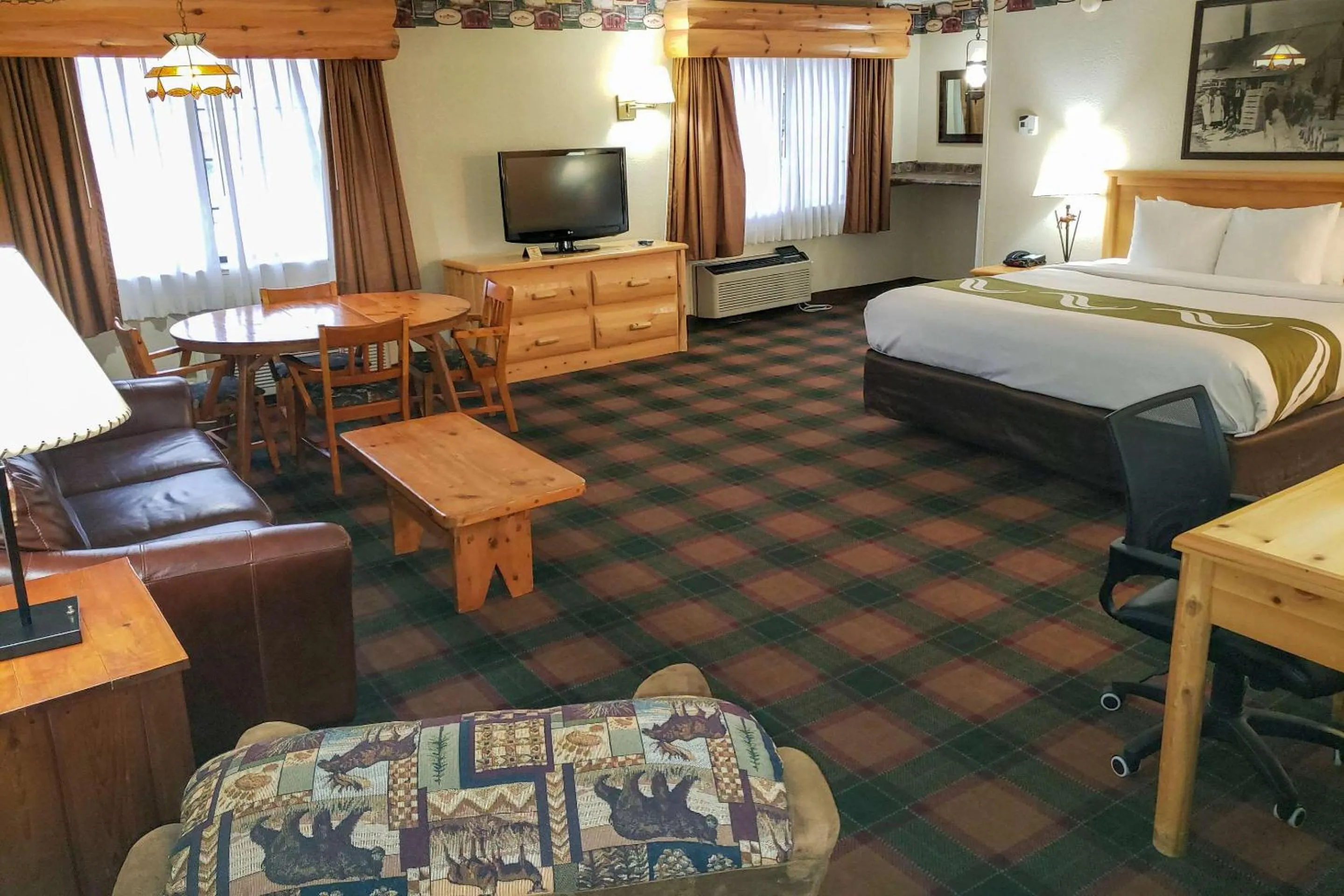 Bedroom, Bed in Lumber Jack Lodge, an Ascend Collection Hotel