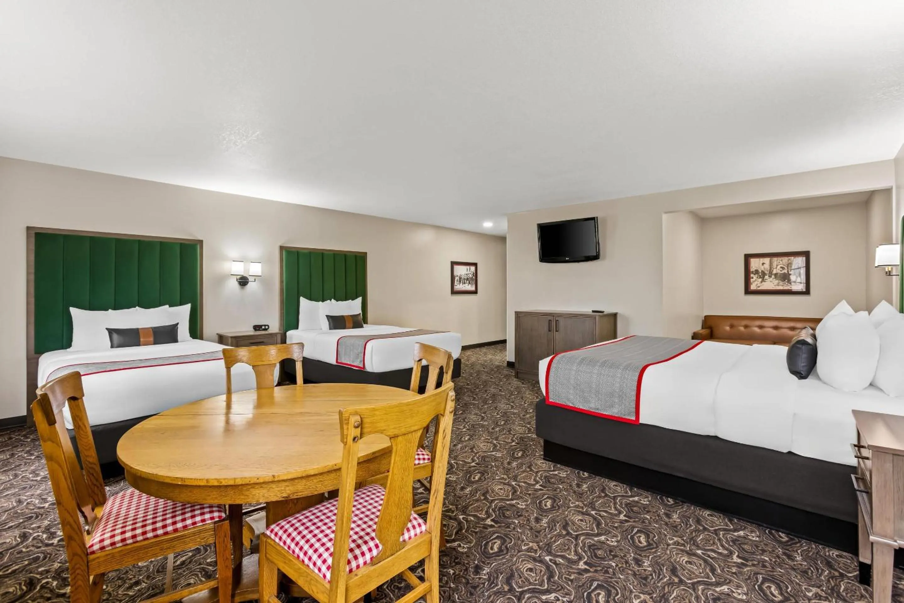 Bedroom, Bed in Lumber Jack Lodge, an Ascend Collection Hotel