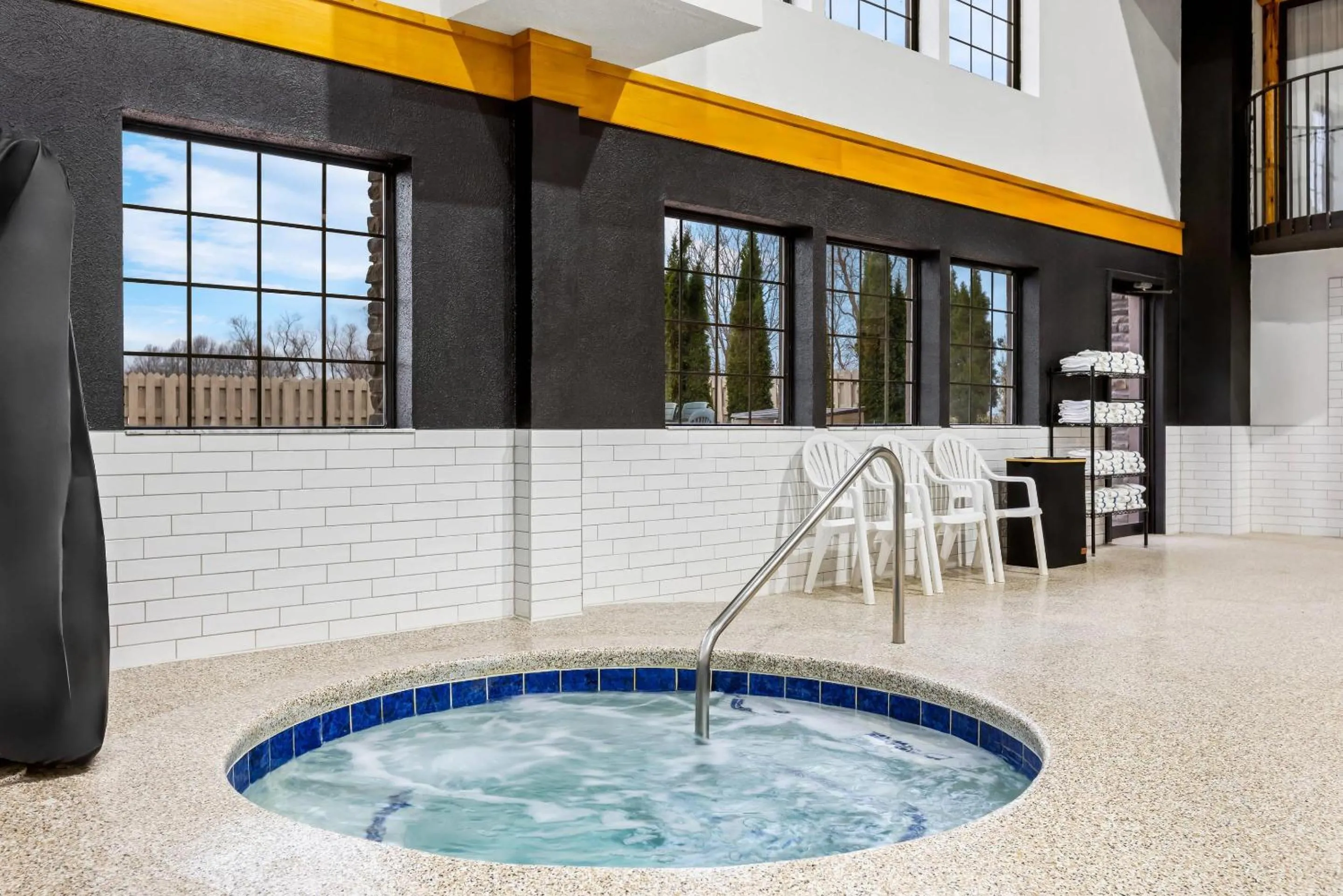 Swimming pool in Lumber Jack Lodge, an Ascend Collection Hotel