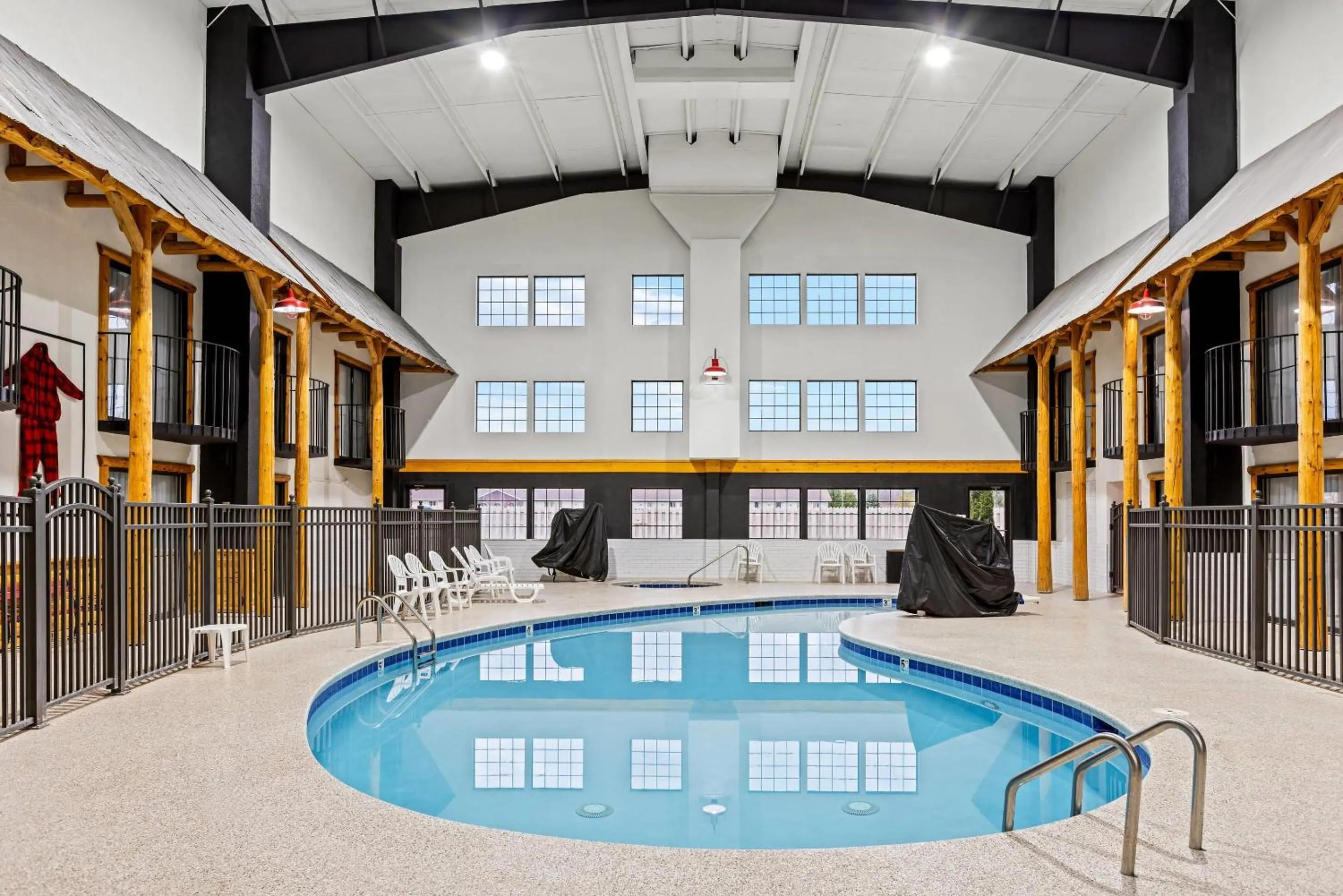 Swimming pool in Lumber Jack Lodge, an Ascend Collection Hotel