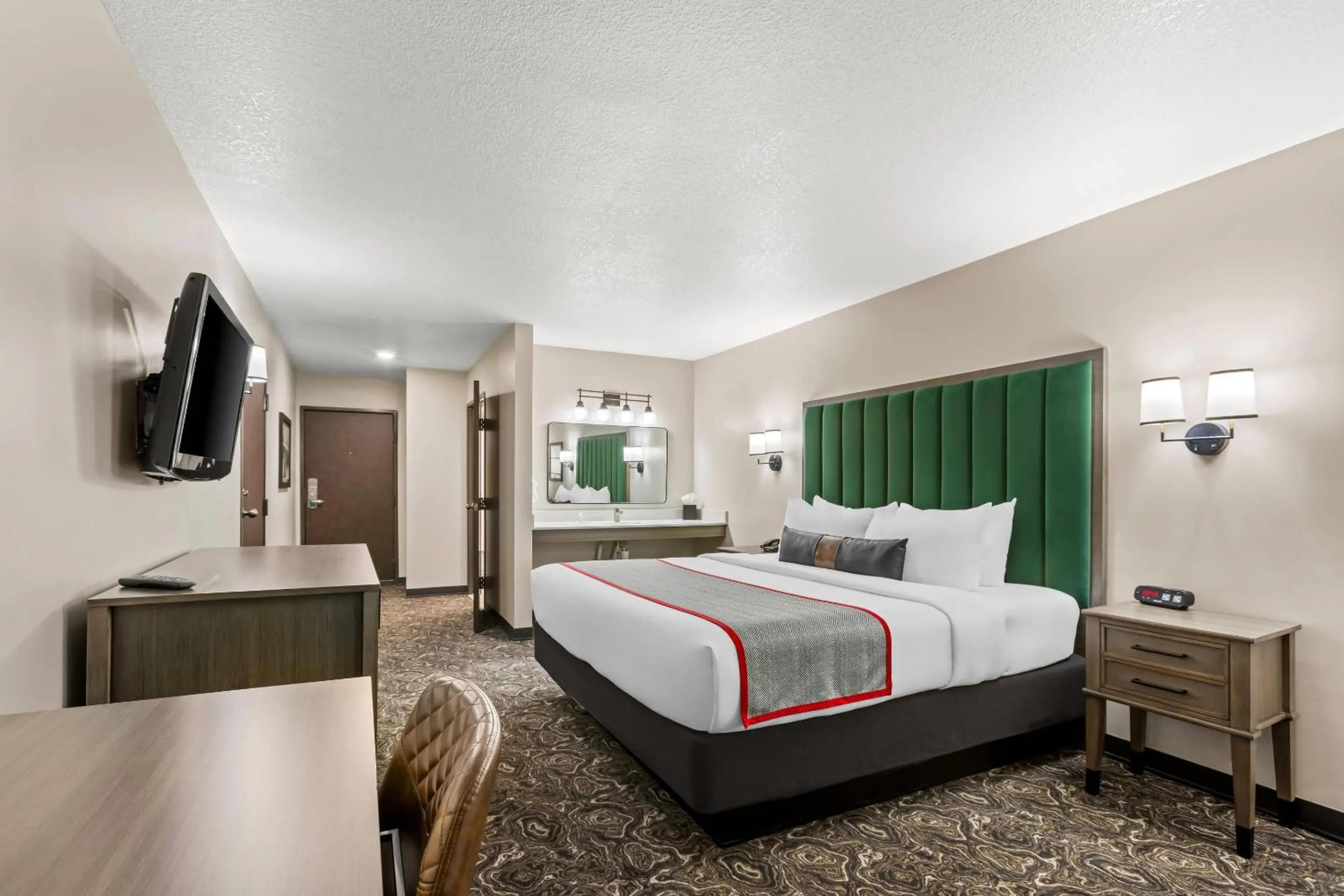 Bedroom, Bed in Lumber Jack Lodge, an Ascend Collection Hotel