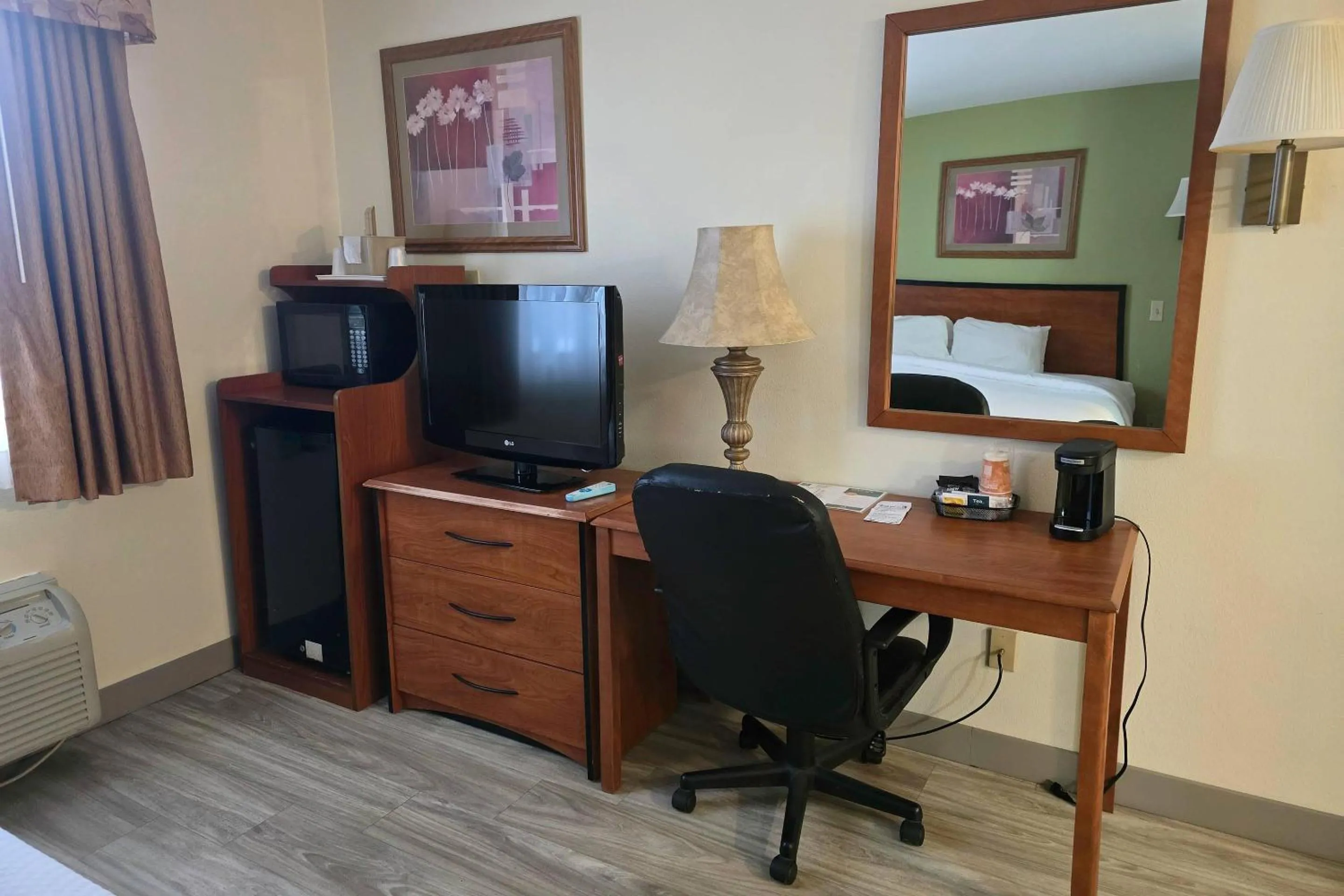 Bedroom in Quality Inn Durand I-69