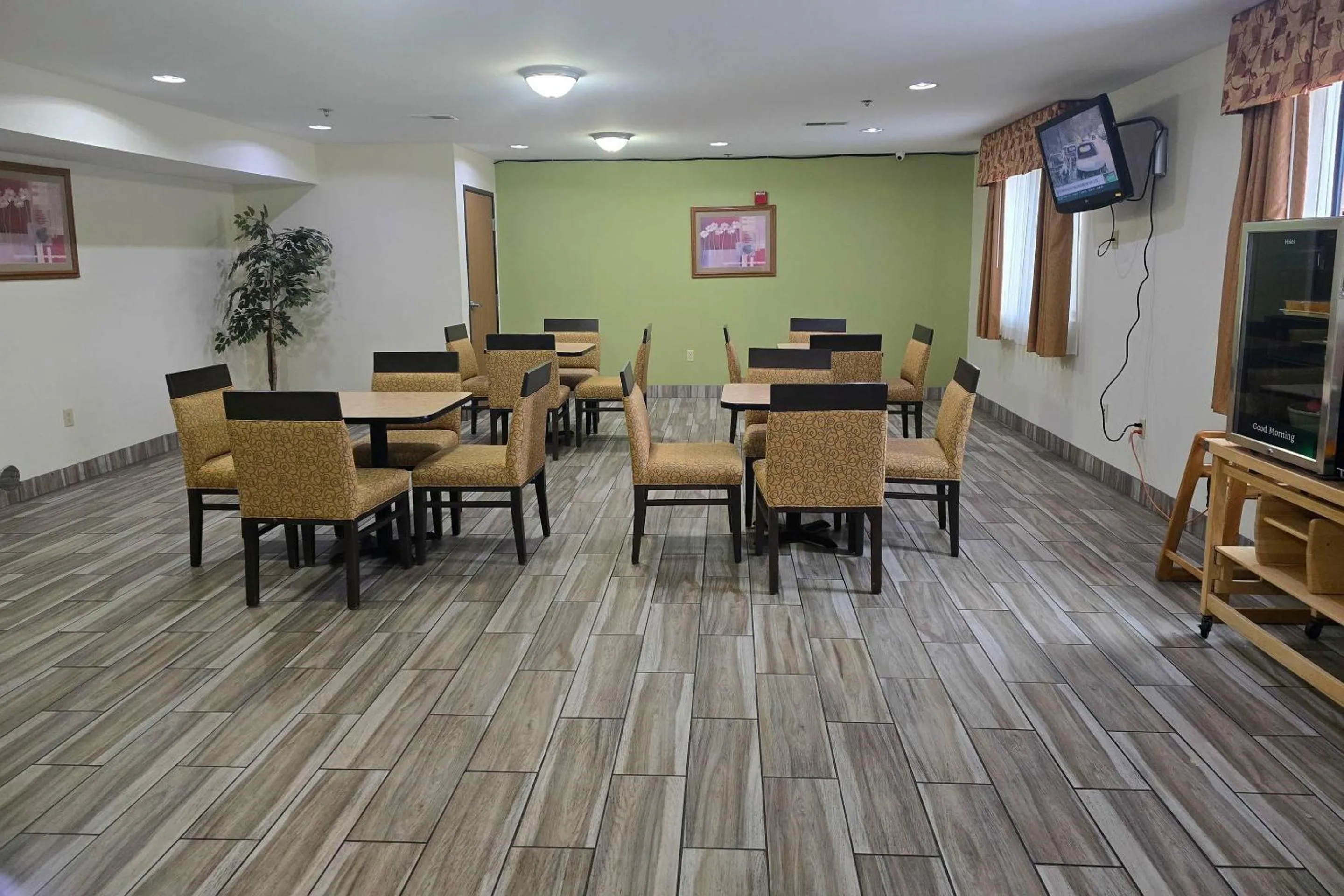 Breakfast in Quality Inn Durand I-69