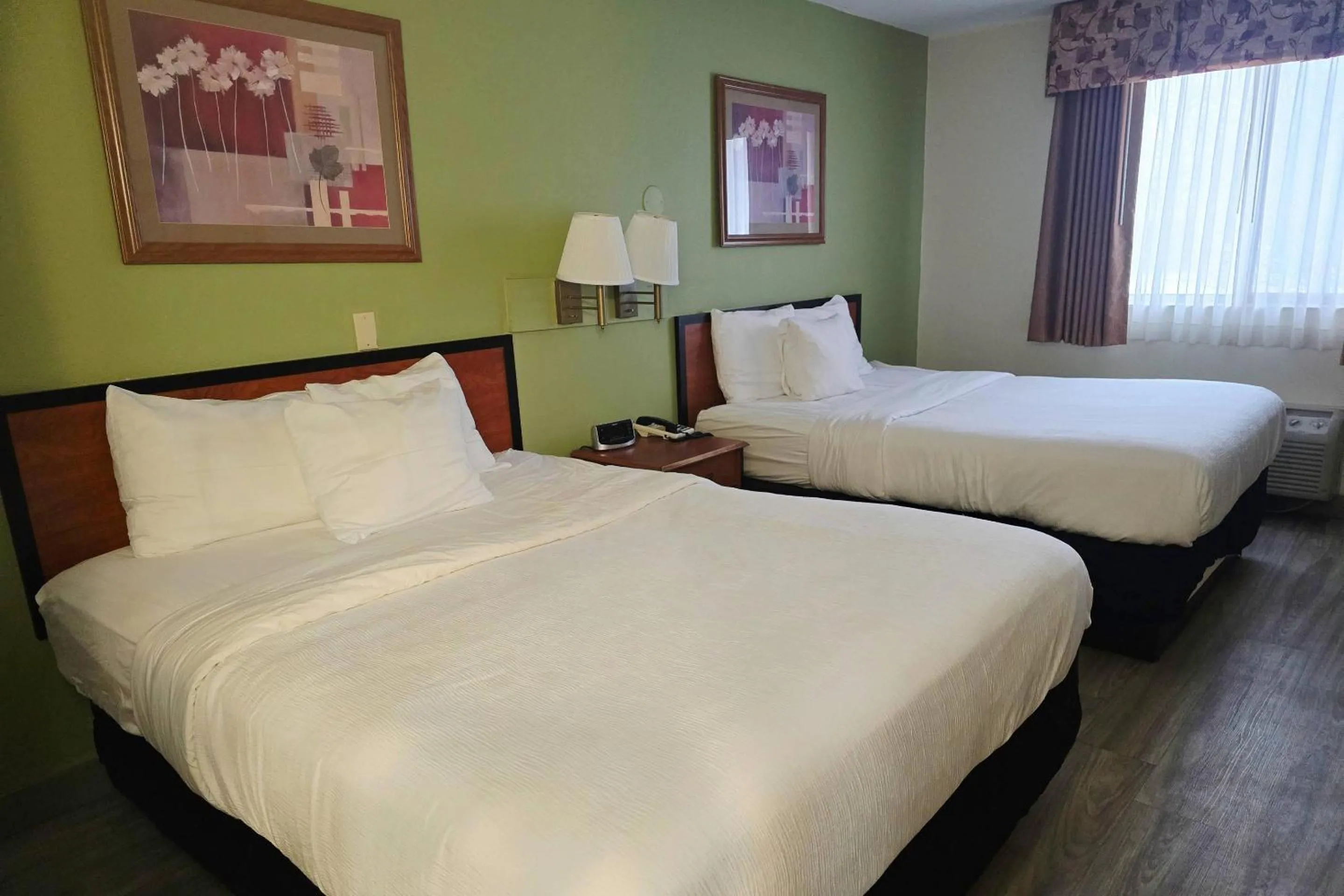 Bedroom, Bed in Quality Inn Durand I-69