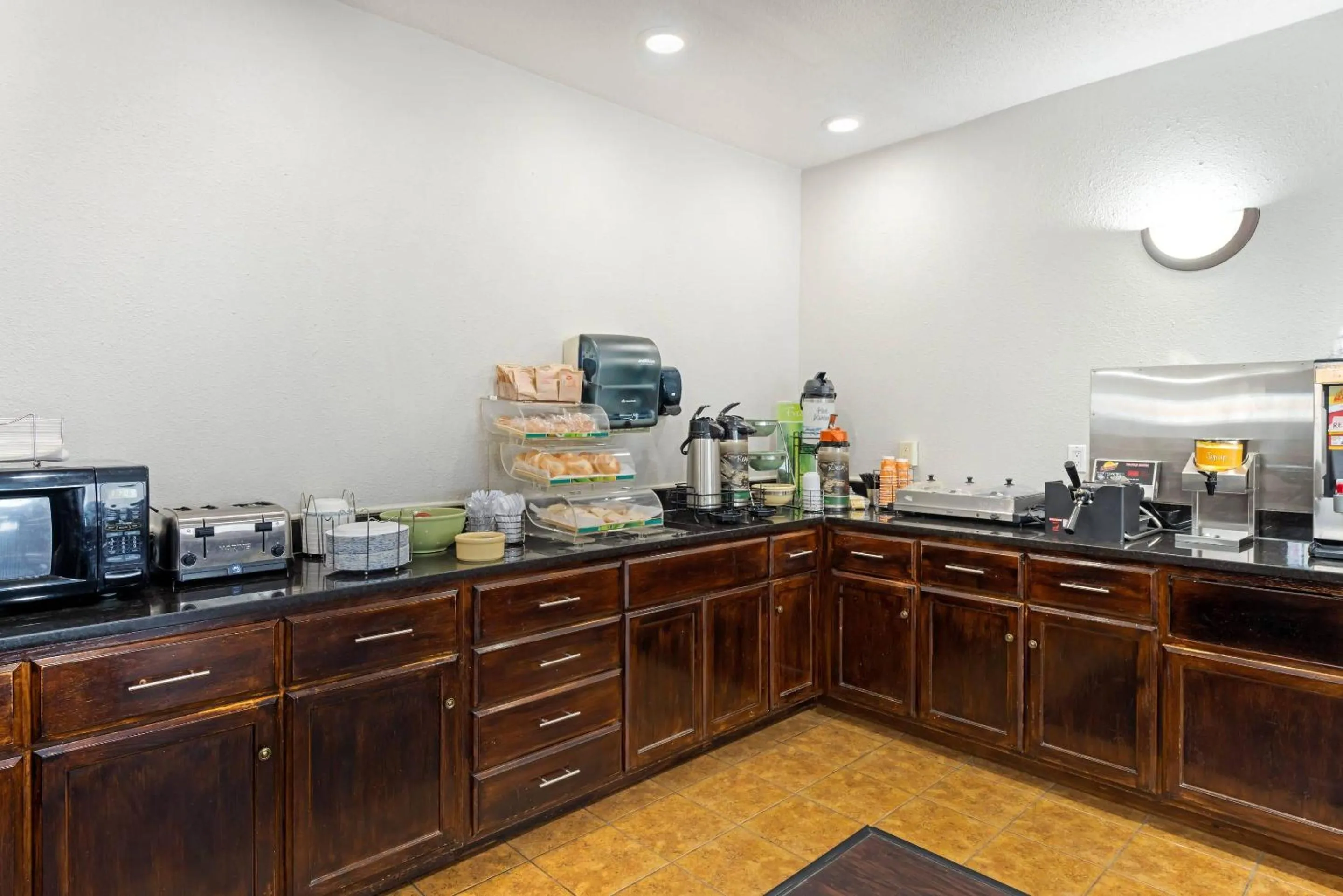 Breakfast in Quality Inn Bemidji