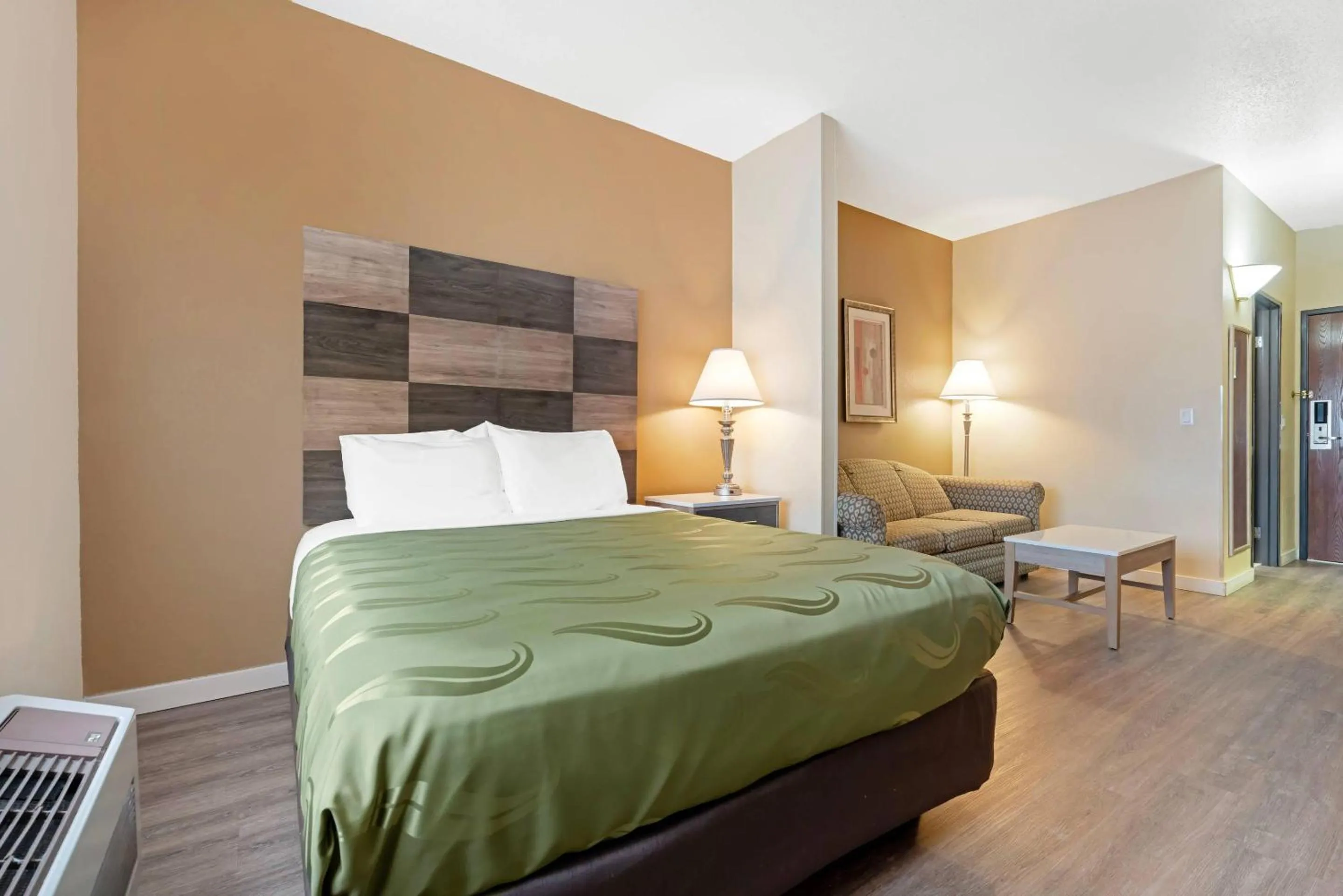 Bedroom, Bed in Quality Inn Bemidji