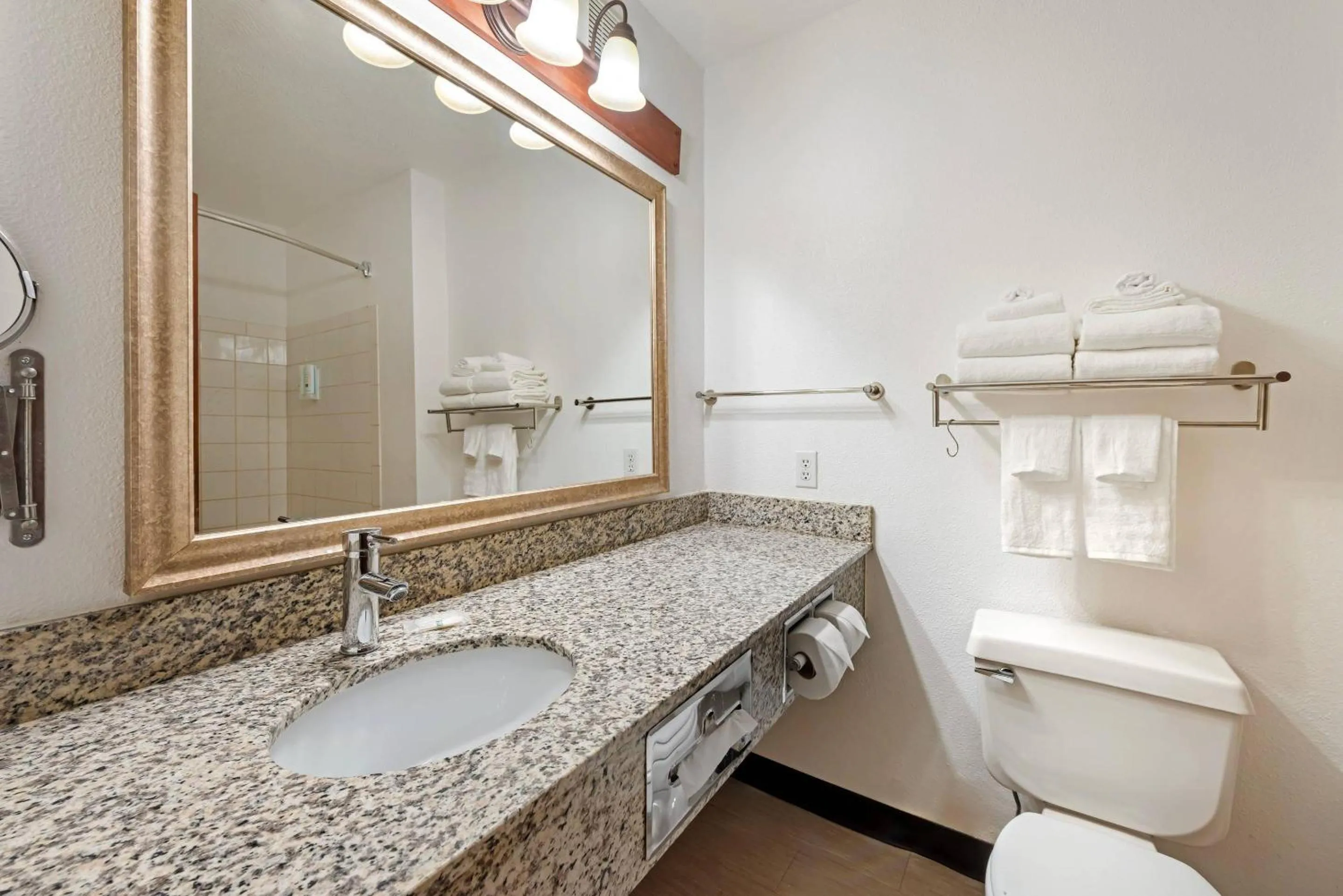 Bedroom in Quality Inn Bemidji