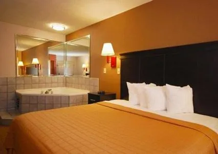 Photo of the whole room, Bed in Quality Inn Savannah South