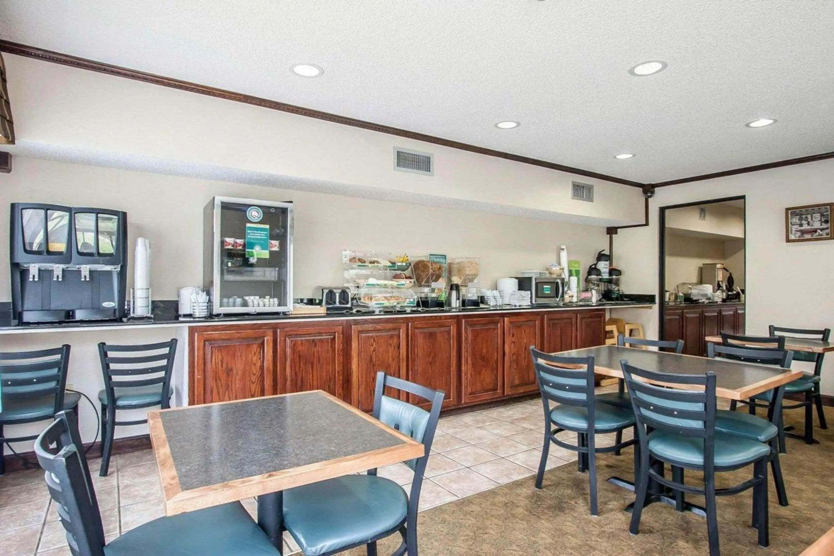 Restaurant/places to eat in Quality Inn Savannah South