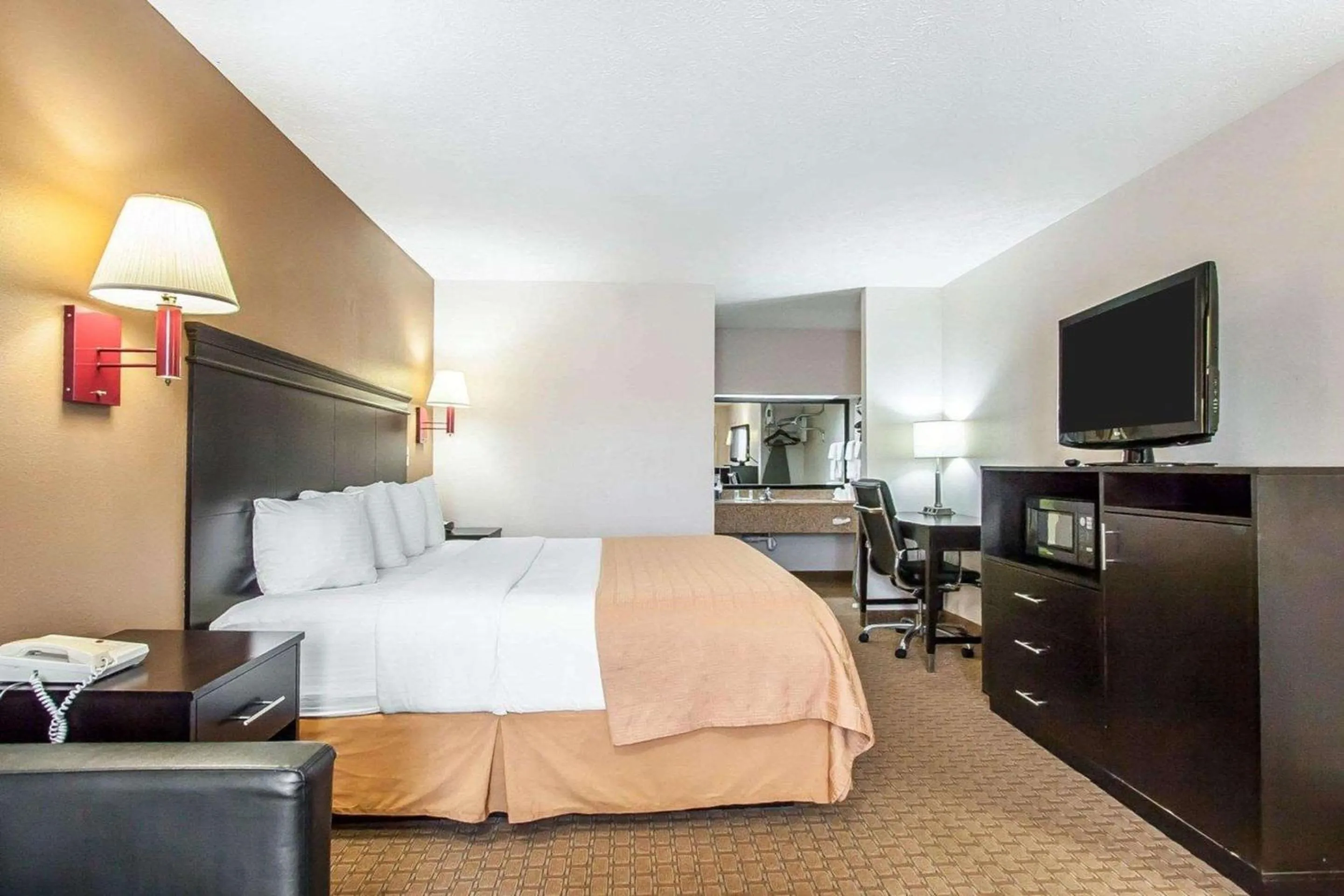 Photo of the whole room, Bed in Quality Inn Savannah South