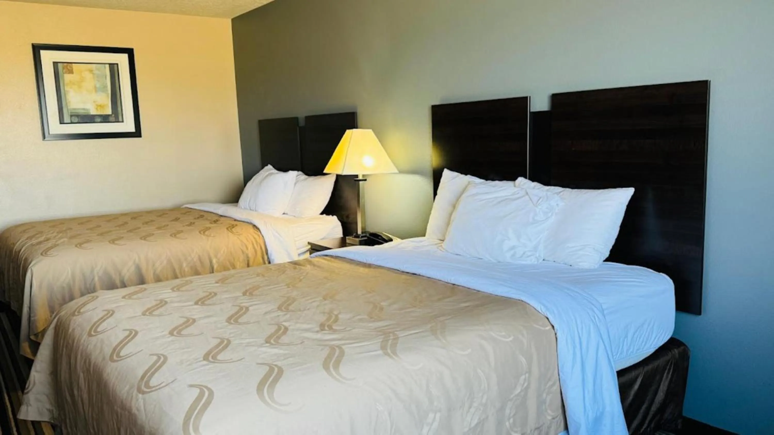 Bed in Wingate by Wyndham Beaver I-15