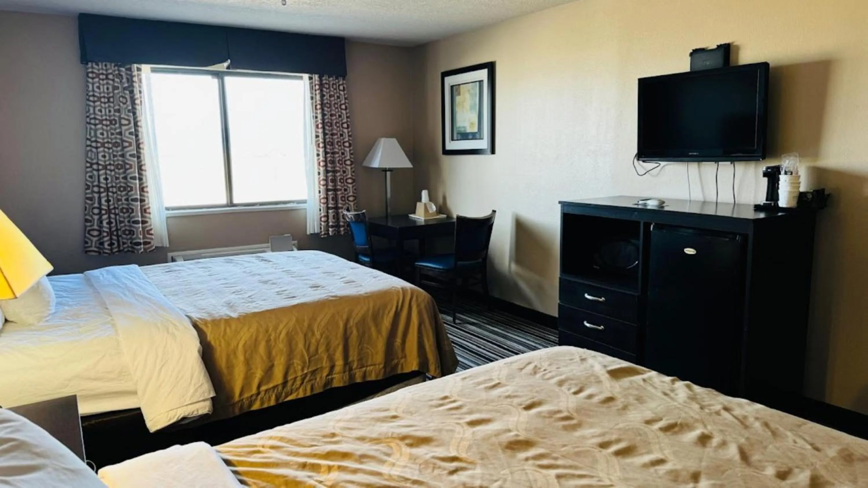 TV and multimedia, Bed in Wingate by Wyndham Beaver I-15