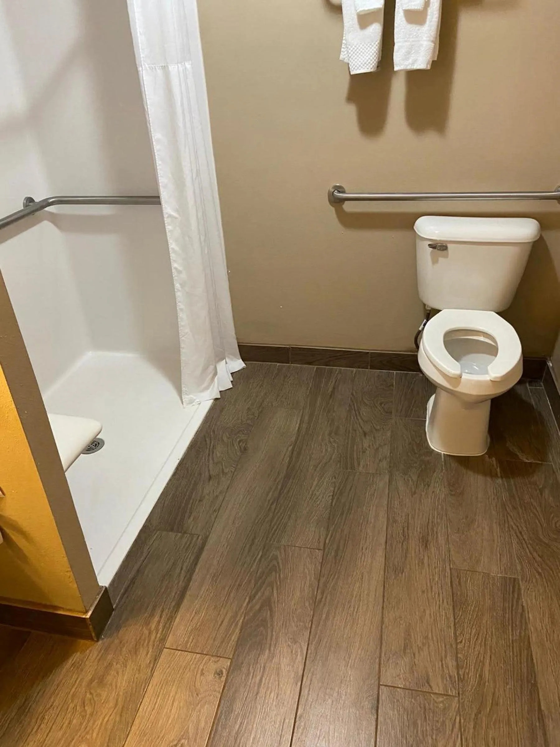 Shower in Wingate by Wyndham Beaver I-15