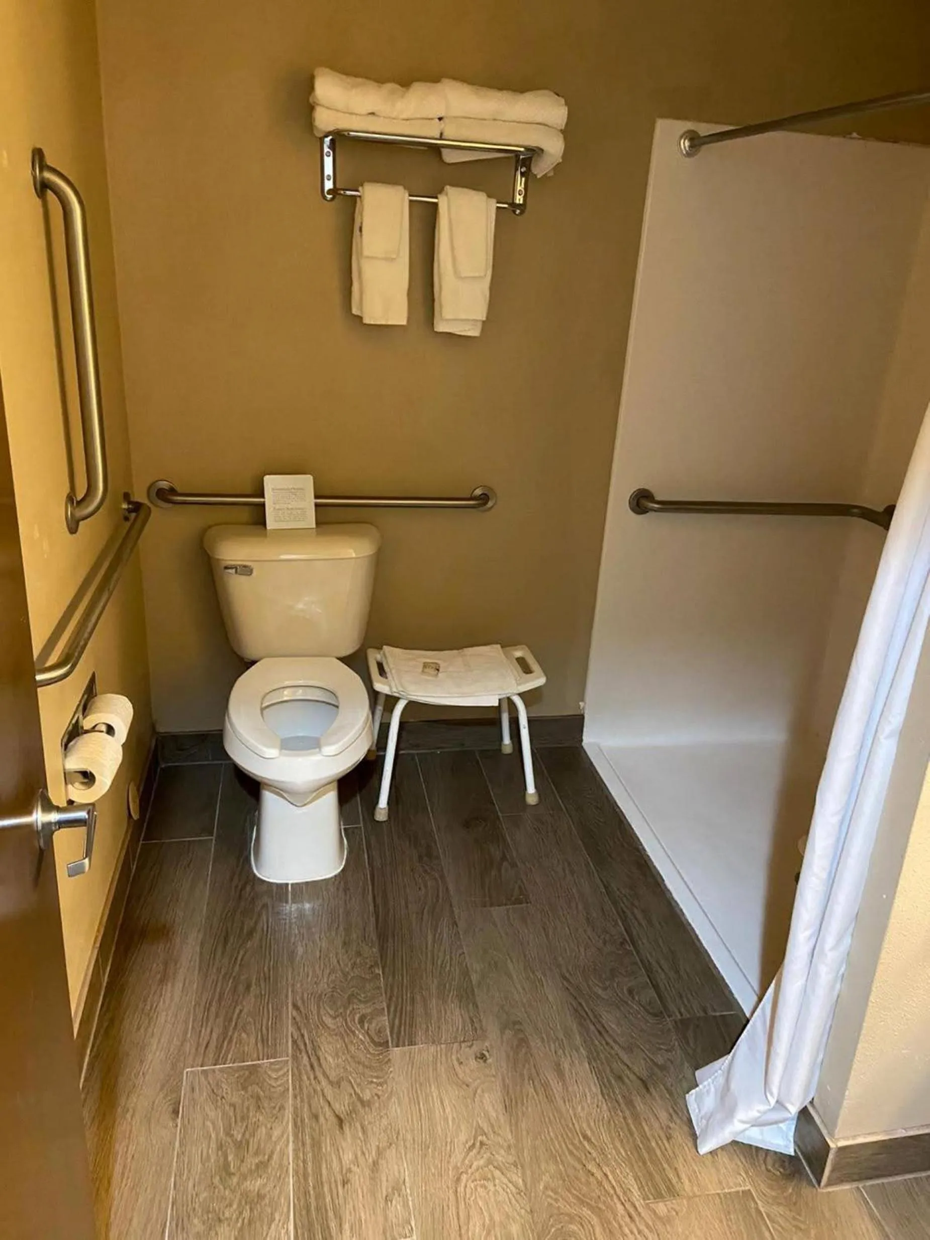 Shower in Wingate by Wyndham Beaver I-15