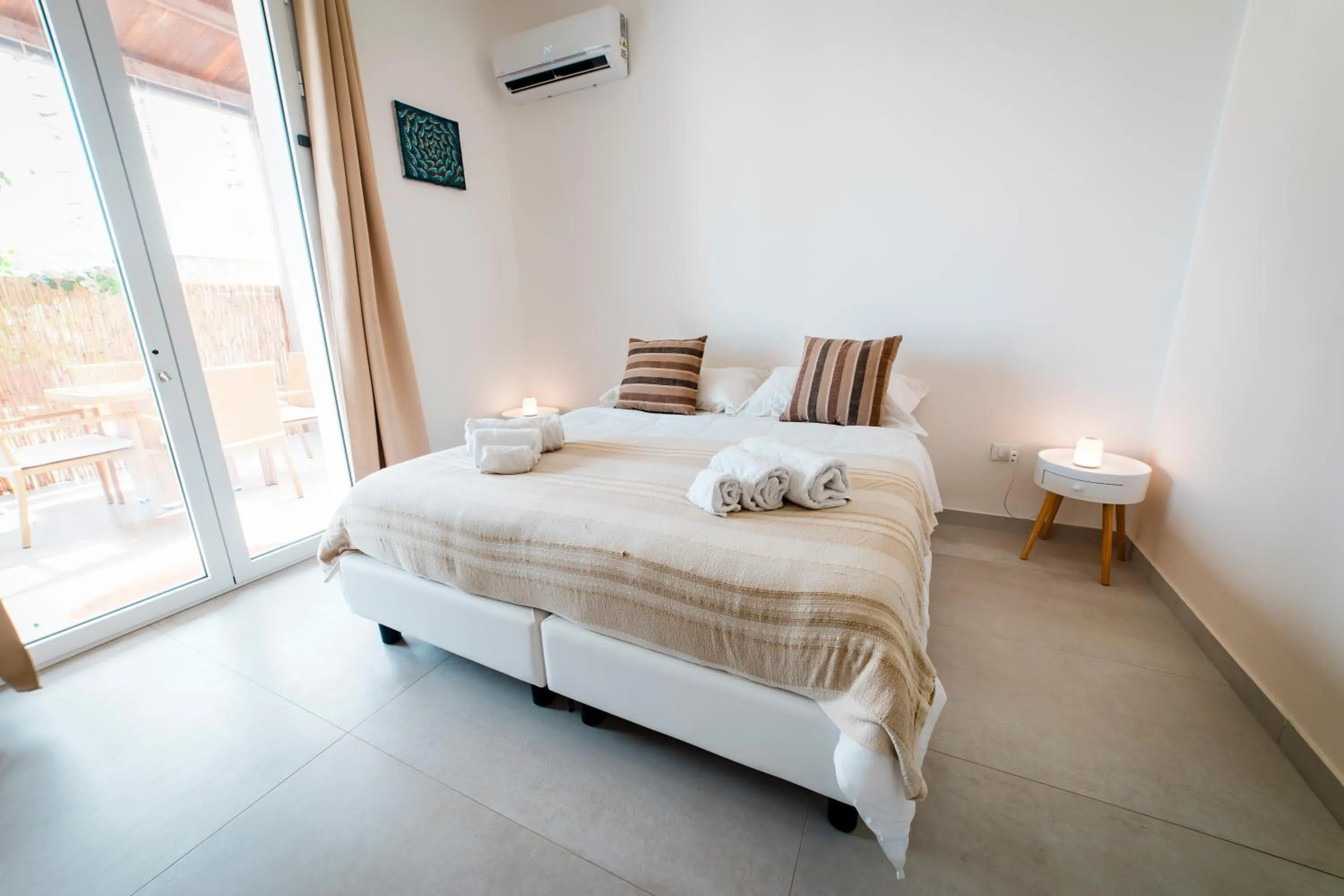 Bed in Sunset Wave - STAGNONE KITESURF VILLAGE