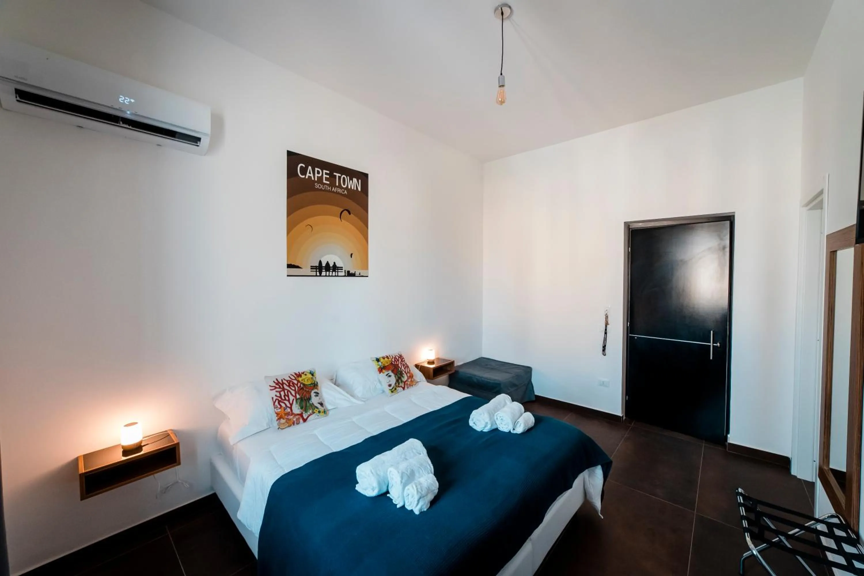 Bed in Sunset Wave - STAGNONE KITESURF VILLAGE