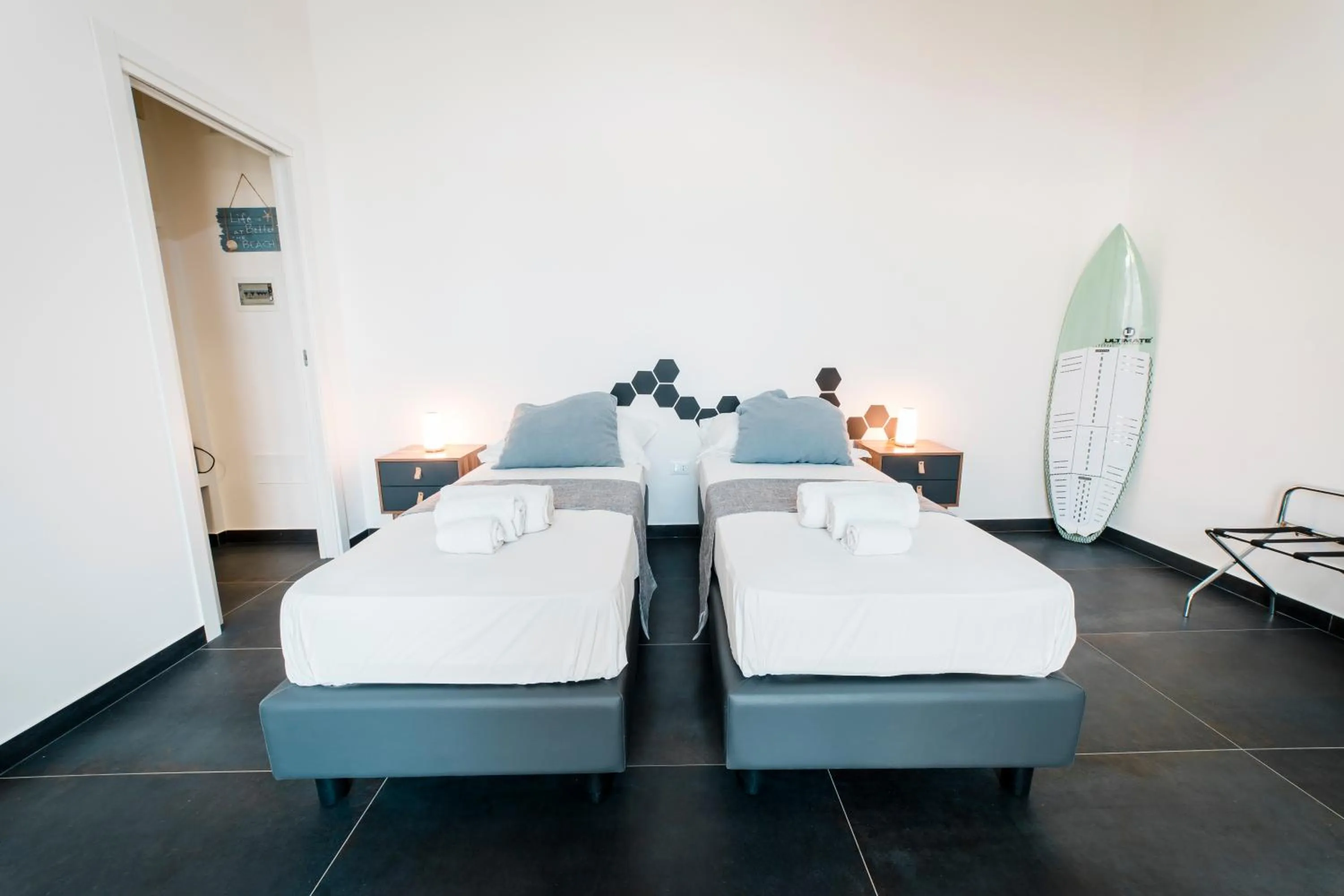 Bed in Sunset Wave - STAGNONE KITESURF VILLAGE